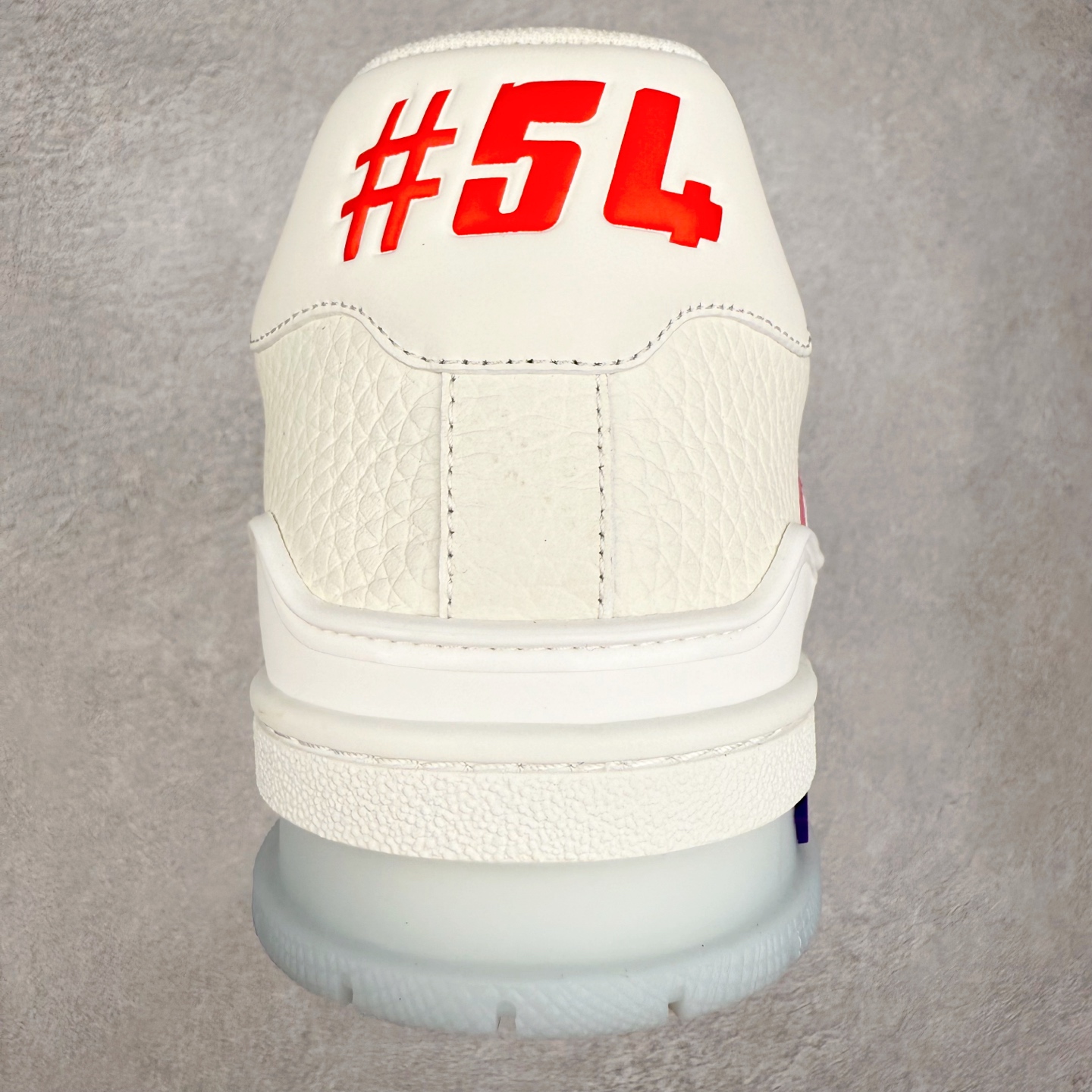 图片[8]-Louis Vuitton Trainer lv时装走秀运动鞋 完美鞋型超高的清洁度 零毛边线头瑕疵 全套原楦原纸版原鞋开模 全网最具灵魂的版型 正确原装黄色鞋盒 正确中底印花 鞋面印花3D高频深度立体 全鞋电脑针车 紧密相连 针距密度一致 环保乳胶注塑鞋垫 厚度脚感还原原版 皮面裁剪部位 统一油边封口工艺 原装橡胶大底含胶量大底组合零偏差 专柜全套包装 防尘袋 说明书 质保卡 男女鞋 尺码：35 36 37 38 39 40 41 42 43 44 45-选品中心