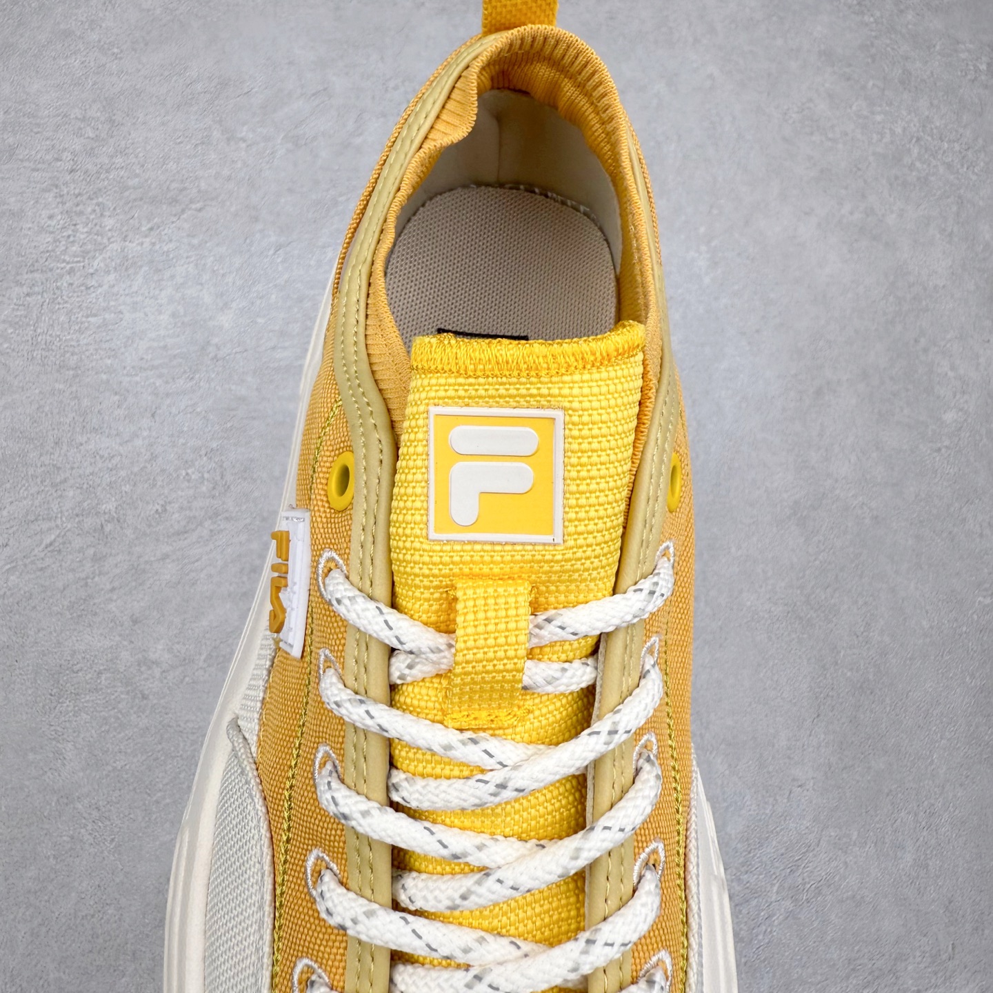 图片[5]-FILA ROCK 斐乐岩石鞋舒适百搭轻便耐磨透气减震低帮帆布鞋 FUSION 系列传承了 FILA 的百年基因，融入年轻运动及潮流文化，成为引领变革、创新突破的一代。以“1+N” 的跨界合作模式重现经典的同时创造经典。带来最出其不意的跨界合作惊喜。同时，FILAFUSION把FILA 的 DNA 融入到定制体验里，你可以随心制造厲于你的产品。FILA FUSION 的鞋家族涵盖了老爹鞋、跑步鞋、网球鞋、季节款。风格复古新潮，满足了时尚人士出行及各类运动的搭配需求，成为当下年轻人筷拥的鞋类品牌之一。FILA FUSION 走进年轻人的世界，通过年轻人运动，街舞，滑板，篮球，展现 FILA FUSION 的潮流态度和年轻文化。FILA FUSION 认为末来属于引领变革、创新突破的年轻一代，让我们一起构成 FILA 未来的蓝图吧！尺码：35.5 36 36.5 37.5 38 38.5 39 40 40.5 41 42 42.5 43 44 44.5 45 45.5-选品中心