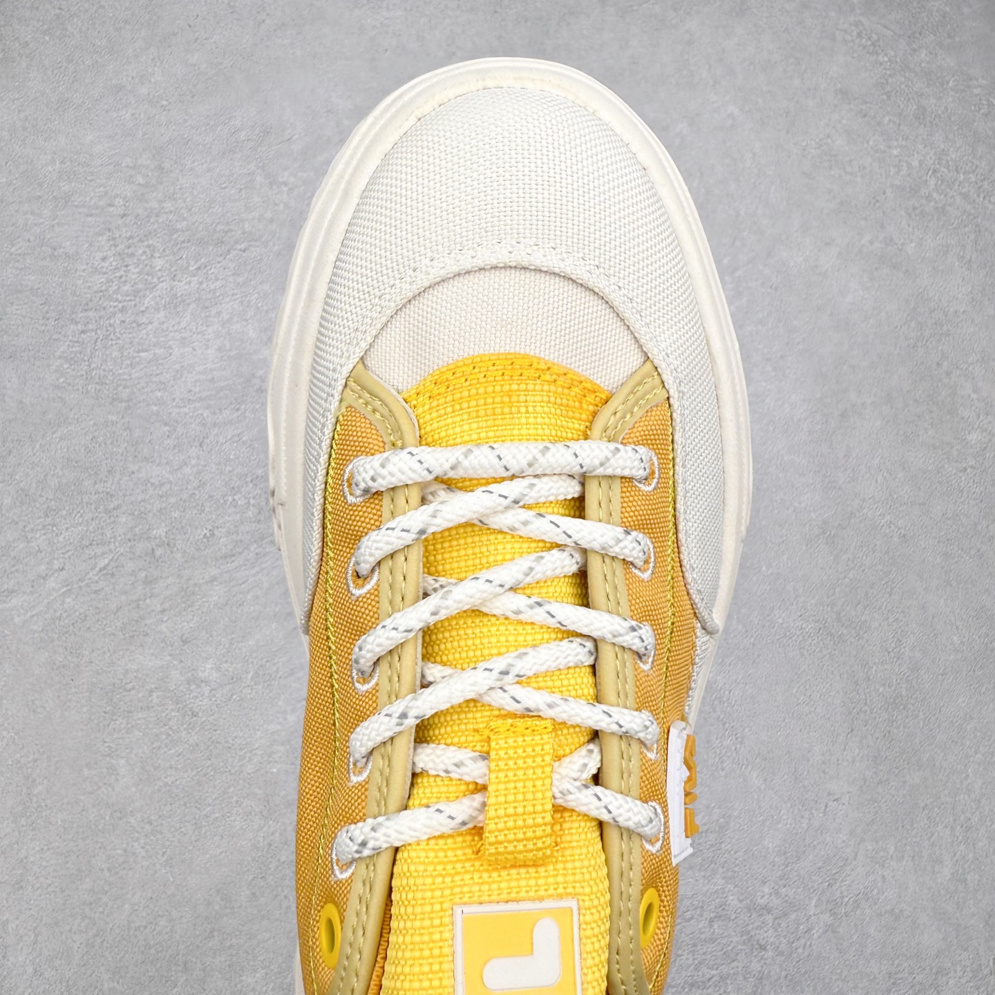 图片[4]-FILA ROCK 斐乐岩石鞋舒适百搭轻便耐磨透气减震低帮帆布鞋 FUSION 系列传承了 FILA 的百年基因，融入年轻运动及潮流文化，成为引领变革、创新突破的一代。以“1+N” 的跨界合作模式重现经典的同时创造经典。带来最出其不意的跨界合作惊喜。同时，FILAFUSION把FILA 的 DNA 融入到定制体验里，你可以随心制造厲于你的产品。FILA FUSION 的鞋家族涵盖了老爹鞋、跑步鞋、网球鞋、季节款。风格复古新潮，满足了时尚人士出行及各类运动的搭配需求，成为当下年轻人筷拥的鞋类品牌之一。FILA FUSION 走进年轻人的世界，通过年轻人运动，街舞，滑板，篮球，展现 FILA FUSION 的潮流态度和年轻文化。FILA FUSION 认为末来属于引领变革、创新突破的年轻一代，让我们一起构成 FILA 未来的蓝图吧！尺码：35.5 36 36.5 37.5 38 38.5 39 40 40.5 41 42 42.5 43 44 44.5 45 45.5-选品中心