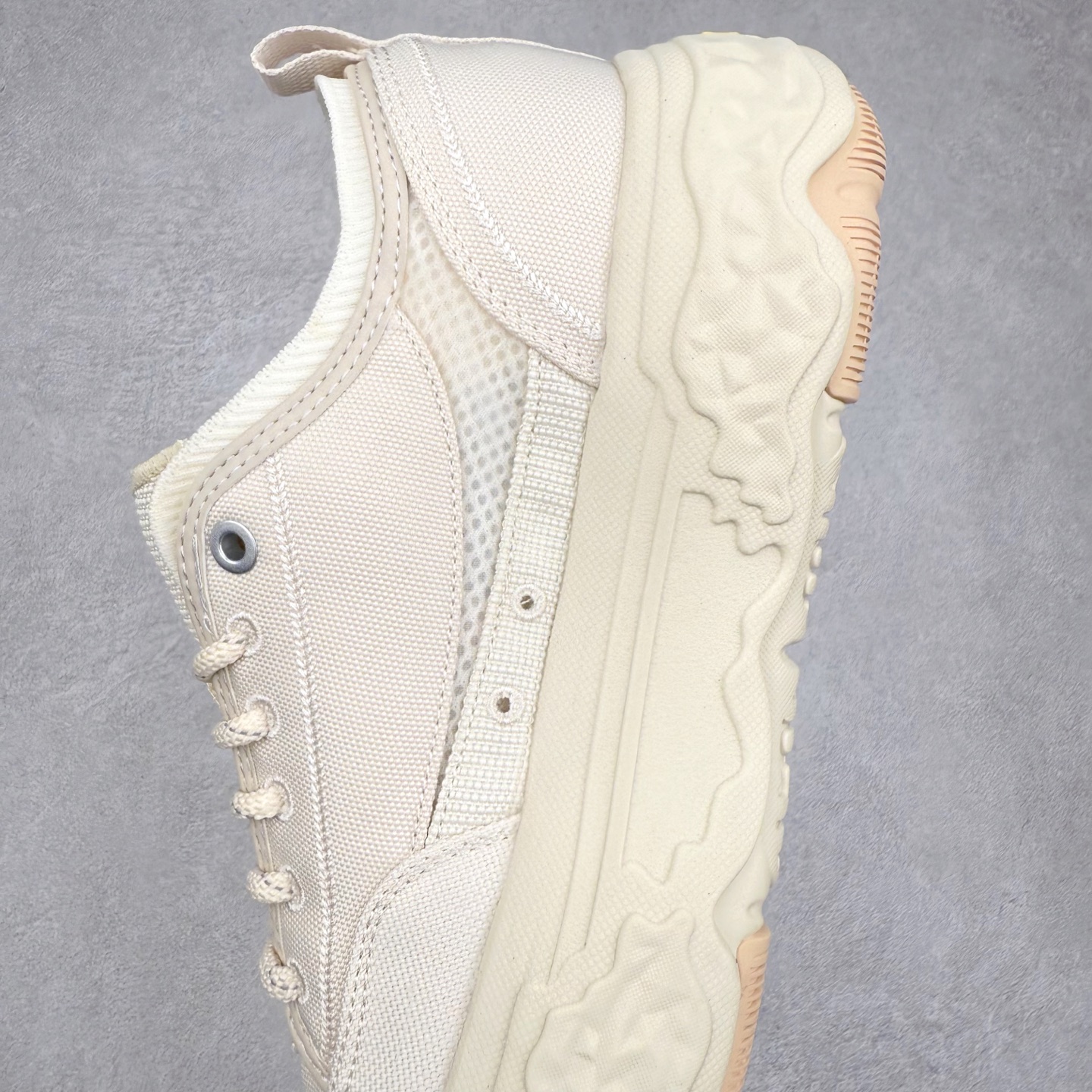 图片[7]-FILA ROCK 斐乐岩石鞋舒适百搭轻便耐磨透气减震低帮帆布鞋 FUSION 系列传承了 FILA 的百年基因，融入年轻运动及潮流文化，成为引领变革、创新突破的一代。以“1+N” 的跨界合作模式重现经典的同时创造经典。带来最出其不意的跨界合作惊喜。同时，FILAFUSION把FILA 的 DNA 融入到定制体验里，你可以随心制造厲于你的产品。FILA FUSION 的鞋家族涵盖了老爹鞋、跑步鞋、网球鞋、季节款。风格复古新潮，满足了时尚人士出行及各类运动的搭配需求，成为当下年轻人筷拥的鞋类品牌之一。FILA FUSION 走进年轻人的世界，通过年轻人运动，街舞，滑板，篮球，展现 FILA FUSION 的潮流态度和年轻文化。FILA FUSION 认为末来属于引领变革、创新突破的年轻一代，让我们一起构成 FILA 未来的蓝图吧！尺码：35.5 36 36.5 37.5 38 38.5 39 40 40.5 41 42 42.5 43 44 44.5 45 45.5-选品中心