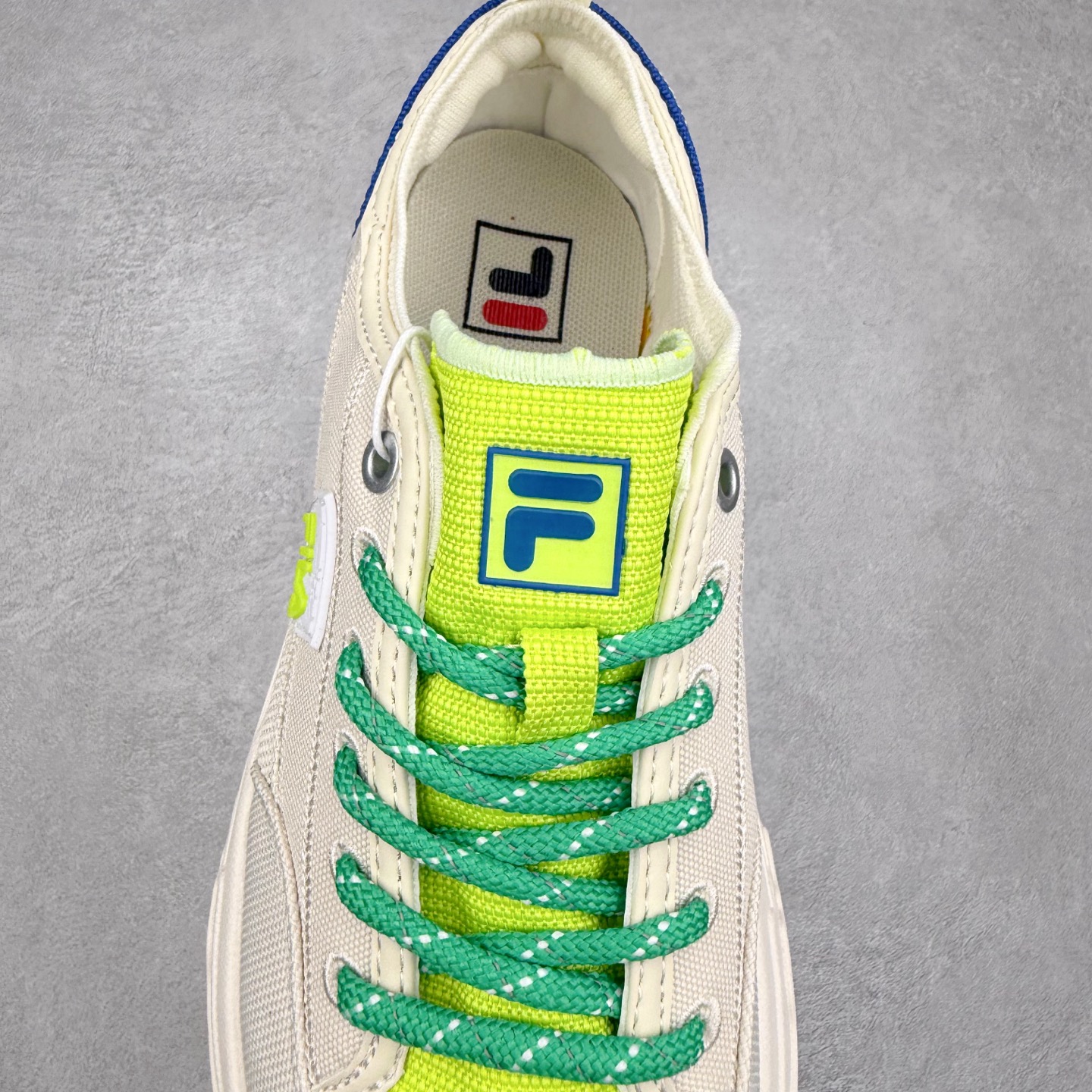 图片[5]-FILA ROCK 斐乐岩石鞋舒适百搭轻便耐磨透气减震低帮帆布鞋 FUSION 系列传承了 FILA 的百年基因，融入年轻运动及潮流文化，成为引领变革、创新突破的一代。以“1+N” 的跨界合作模式重现经典的同时创造经典。带来最出其不意的跨界合作惊喜。同时，FILAFUSION把FILA 的 DNA 融入到定制体验里，你可以随心制造厲于你的产品。FILA FUSION 的鞋家族涵盖了老爹鞋、跑步鞋、网球鞋、季节款。风格复古新潮，满足了时尚人士出行及各类运动的搭配需求，成为当下年轻人筷拥的鞋类品牌之一。FILA FUSION 走进年轻人的世界，通过年轻人运动，街舞，滑板，篮球，展现 FILA FUSION 的潮流态度和年轻文化。FILA FUSION 认为末来属于引领变革、创新突破的年轻一代，让我们一起构成 FILA 未来的蓝图吧！尺码：35.5 36 36.5 37.5 38 38.5 39 40 40.5 41 42 42.5 43 44 44.5 45 45.5-选品中心