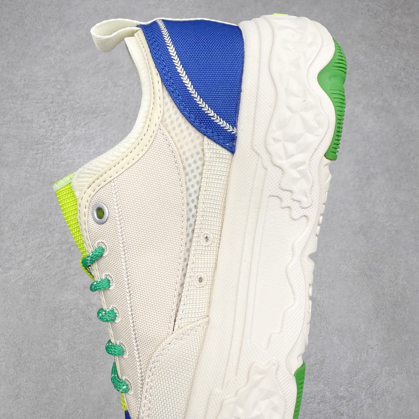 图片[7]-FILA ROCK 斐乐岩石鞋舒适百搭轻便耐磨透气减震低帮帆布鞋 FUSION 系列传承了 FILA 的百年基因，融入年轻运动及潮流文化，成为引领变革、创新突破的一代。以“1+N” 的跨界合作模式重现经典的同时创造经典。带来最出其不意的跨界合作惊喜。同时，FILAFUSION把FILA 的 DNA 融入到定制体验里，你可以随心制造厲于你的产品。FILA FUSION 的鞋家族涵盖了老爹鞋、跑步鞋、网球鞋、季节款。风格复古新潮，满足了时尚人士出行及各类运动的搭配需求，成为当下年轻人筷拥的鞋类品牌之一。FILA FUSION 走进年轻人的世界，通过年轻人运动，街舞，滑板，篮球，展现 FILA FUSION 的潮流态度和年轻文化。FILA FUSION 认为末来属于引领变革、创新突破的年轻一代，让我们一起构成 FILA 未来的蓝图吧！尺码：35.5 36 36.5 37.5 38 38.5 39 40 40.5 41 42 42.5 43 44 44.5 45 45.5-选品中心