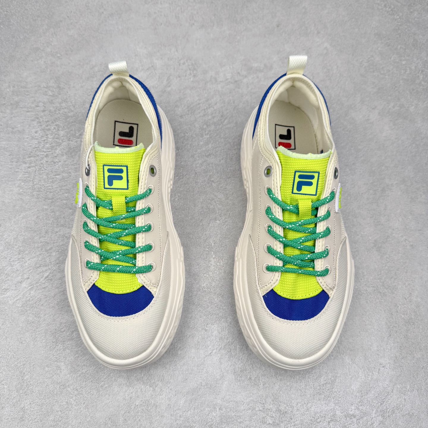 图片[2]-FILA ROCK 斐乐岩石鞋舒适百搭轻便耐磨透气减震低帮帆布鞋 FUSION 系列传承了 FILA 的百年基因，融入年轻运动及潮流文化，成为引领变革、创新突破的一代。以“1+N” 的跨界合作模式重现经典的同时创造经典。带来最出其不意的跨界合作惊喜。同时，FILAFUSION把FILA 的 DNA 融入到定制体验里，你可以随心制造厲于你的产品。FILA FUSION 的鞋家族涵盖了老爹鞋、跑步鞋、网球鞋、季节款。风格复古新潮，满足了时尚人士出行及各类运动的搭配需求，成为当下年轻人筷拥的鞋类品牌之一。FILA FUSION 走进年轻人的世界，通过年轻人运动，街舞，滑板，篮球，展现 FILA FUSION 的潮流态度和年轻文化。FILA FUSION 认为末来属于引领变革、创新突破的年轻一代，让我们一起构成 FILA 未来的蓝图吧！尺码：35.5 36 36.5 37.5 38 38.5 39 40 40.5 41 42 42.5 43 44 44.5 45 45.5-选品中心