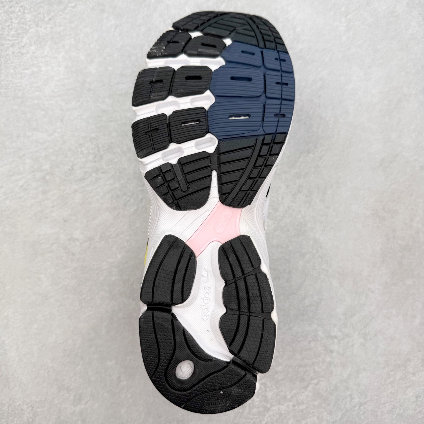 图片[9]-AD Original Astir 耐磨复古运动休闲鞋 鞋款灵感来自2000年代的跑步款式 鞋面和超大号孔眼进行更新复古色系搭配经典蓝白色 金色线条贯穿鞋身 增强鞋整体的流线感拼接设计 整体更显得有层次感，更有老爹鞋的味道网面透气设计 夏日出门也不会感到闷脚既舒适又透气带点稍微厚底的中底特殊材料 上脚偏软非常显高显瘦 休闲运动都可以搭配 尺码：35.5 36 36.5 37.5 38 38.5 39 40 40.5 41 42 42.5 43 44 44.5 45-选品中心