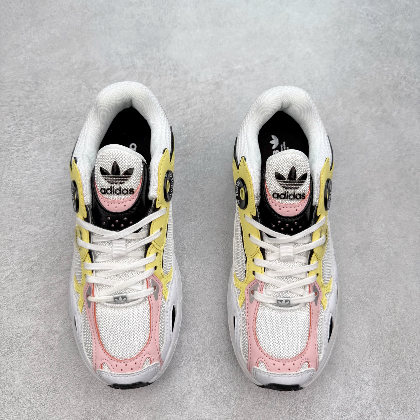 图片[2]-AD Original Astir 耐磨复古运动休闲鞋 鞋款灵感来自2000年代的跑步款式 鞋面和超大号孔眼进行更新复古色系搭配经典蓝白色 金色线条贯穿鞋身 增强鞋整体的流线感拼接设计 整体更显得有层次感，更有老爹鞋的味道网面透气设计 夏日出门也不会感到闷脚既舒适又透气带点稍微厚底的中底特殊材料 上脚偏软非常显高显瘦 休闲运动都可以搭配 尺码：35.5 36 36.5 37.5 38 38.5 39 40 40.5 41 42 42.5 43 44 44.5 45-选品中心