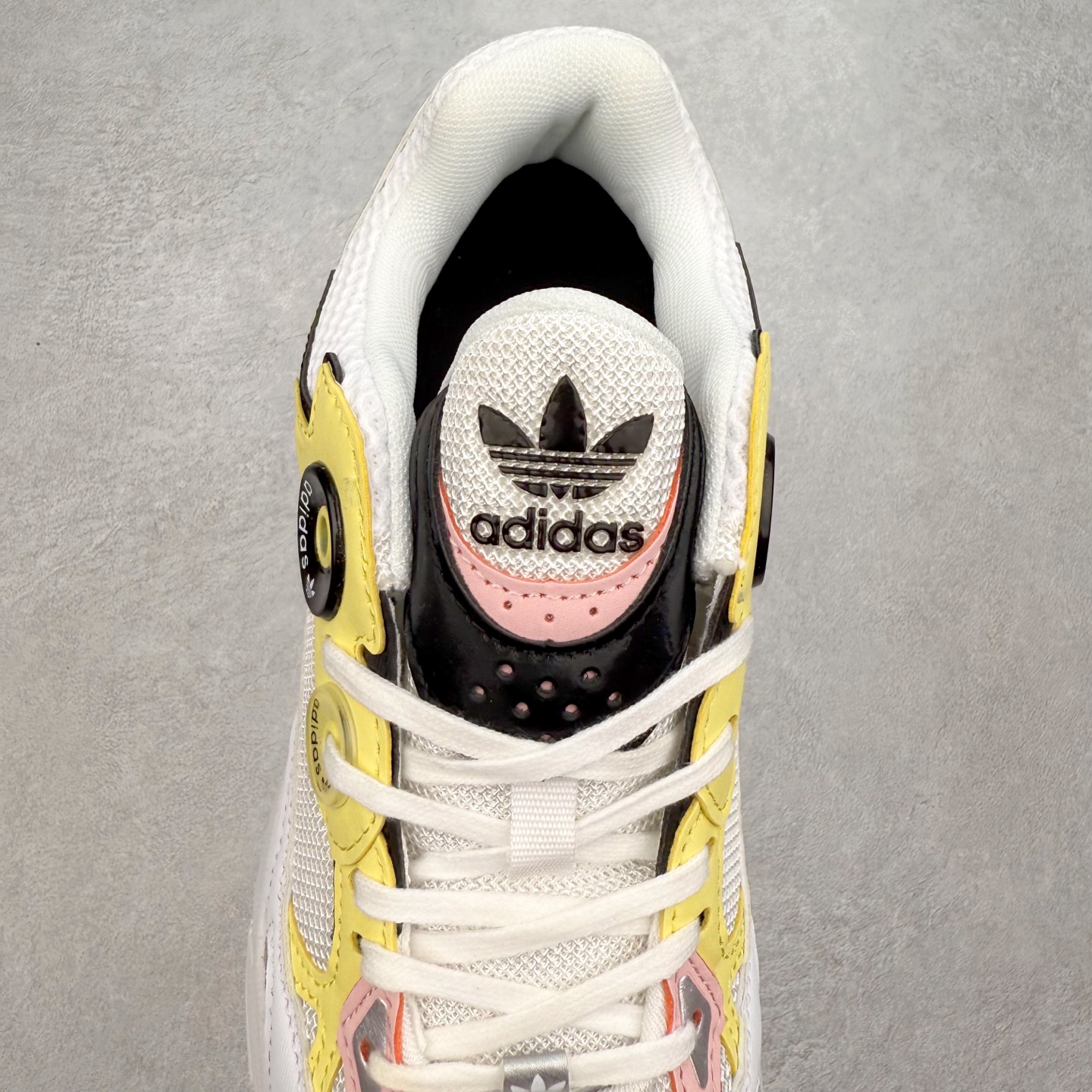 图片[5]-AD Original Astir 耐磨复古运动休闲鞋 鞋款灵感来自2000年代的跑步款式 鞋面和超大号孔眼进行更新复古色系搭配经典蓝白色 金色线条贯穿鞋身 增强鞋整体的流线感拼接设计 整体更显得有层次感，更有老爹鞋的味道网面透气设计 夏日出门也不会感到闷脚既舒适又透气带点稍微厚底的中底特殊材料 上脚偏软非常显高显瘦 休闲运动都可以搭配 尺码：35.5 36 36.5 37.5 38 38.5 39 40 40.5 41 42 42.5 43 44 44.5 45-选品中心