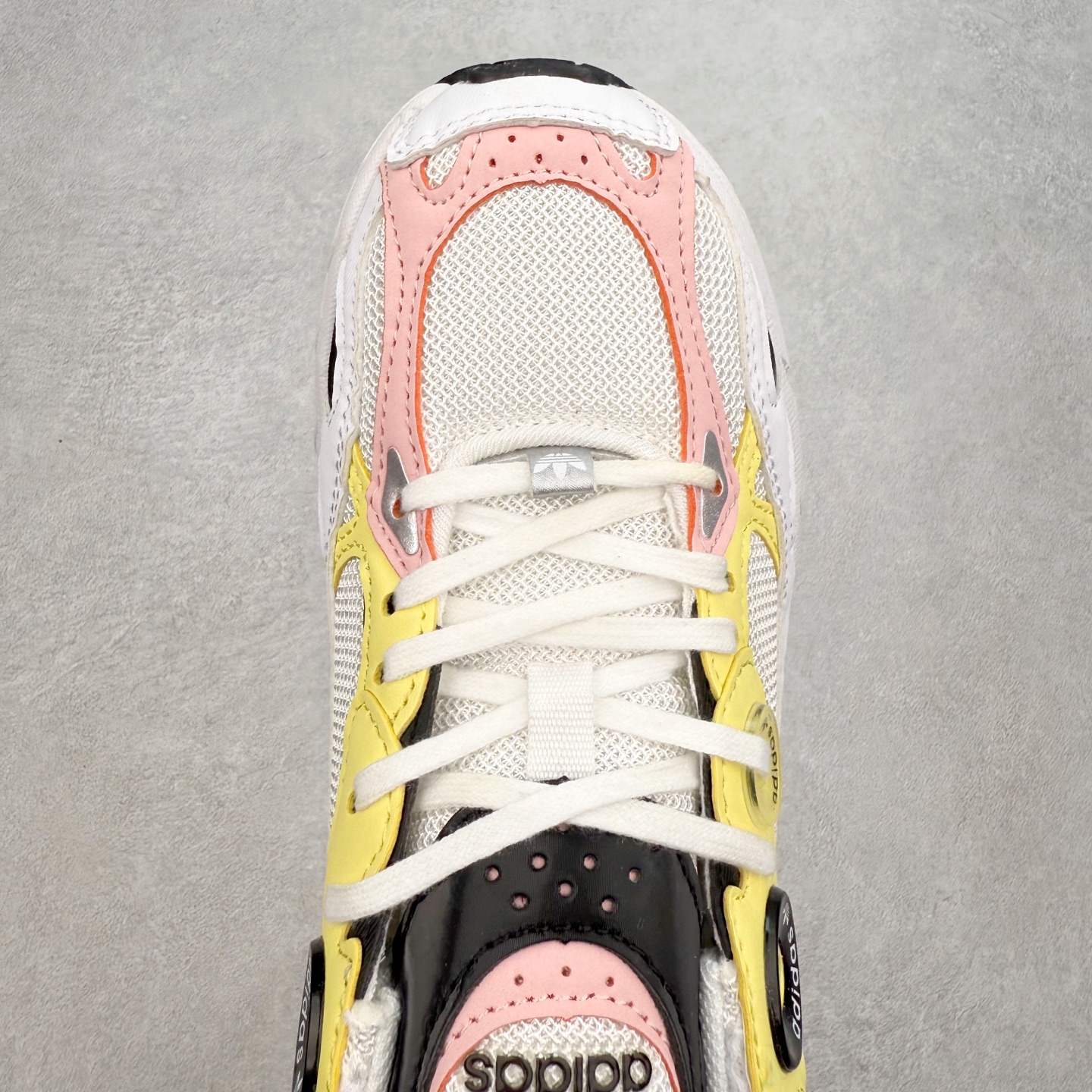 图片[4]-AD Original Astir 耐磨复古运动休闲鞋 鞋款灵感来自2000年代的跑步款式 鞋面和超大号孔眼进行更新复古色系搭配经典蓝白色 金色线条贯穿鞋身 增强鞋整体的流线感拼接设计 整体更显得有层次感，更有老爹鞋的味道网面透气设计 夏日出门也不会感到闷脚既舒适又透气带点稍微厚底的中底特殊材料 上脚偏软非常显高显瘦 休闲运动都可以搭配 尺码：35.5 36 36.5 37.5 38 38.5 39 40 40.5 41 42 42.5 43 44 44.5 45-选品中心