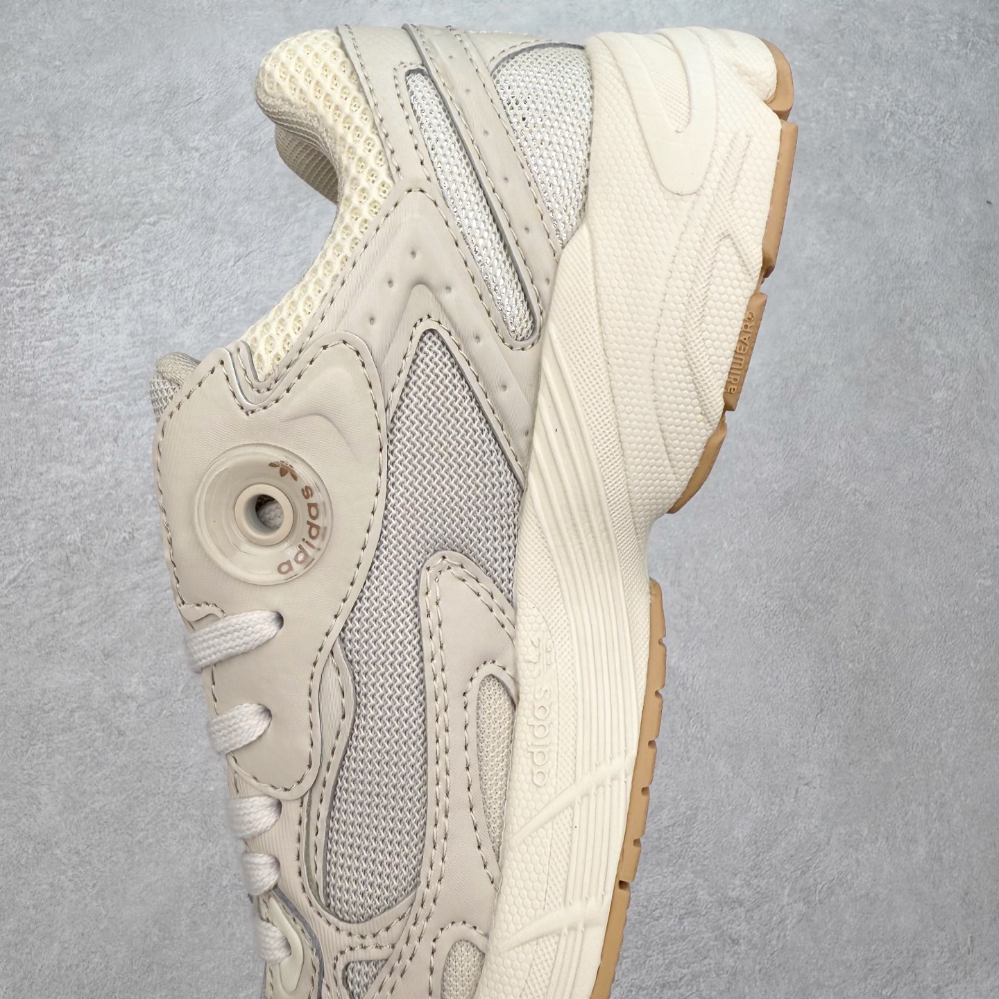 图片[7]-AD Original Astir 耐磨复古运动休闲鞋 鞋款灵感来自2000年代的跑步款式 鞋面和超大号孔眼进行更新复古色系搭配经典蓝白色 金色线条贯穿鞋身 增强鞋整体的流线感拼接设计 整体更显得有层次感，更有老爹鞋的味道网面透气设计 夏日出门也不会感到闷脚既舒适又透气带点稍微厚底的中底特殊材料 上脚偏软非常显高显瘦 休闲运动都可以搭配 尺码：35.5 36 36.5 37.5 38 38.5 39 40 40.5 41 42 42.5 43 44 44.5 45-选品中心