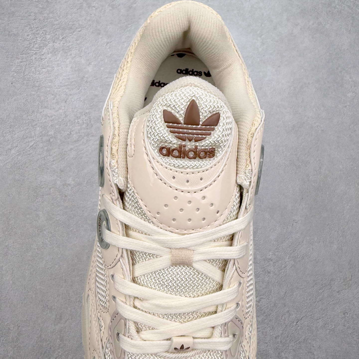 图片[5]-AD Original Astir 耐磨复古运动休闲鞋 鞋款灵感来自2000年代的跑步款式 鞋面和超大号孔眼进行更新复古色系搭配经典蓝白色 金色线条贯穿鞋身 增强鞋整体的流线感拼接设计 整体更显得有层次感，更有老爹鞋的味道网面透气设计 夏日出门也不会感到闷脚既舒适又透气带点稍微厚底的中底特殊材料 上脚偏软非常显高显瘦 休闲运动都可以搭配 尺码：35.5 36 36.5 37.5 38 38.5 39 40 40.5 41 42 42.5 43 44 44.5 45-选品中心