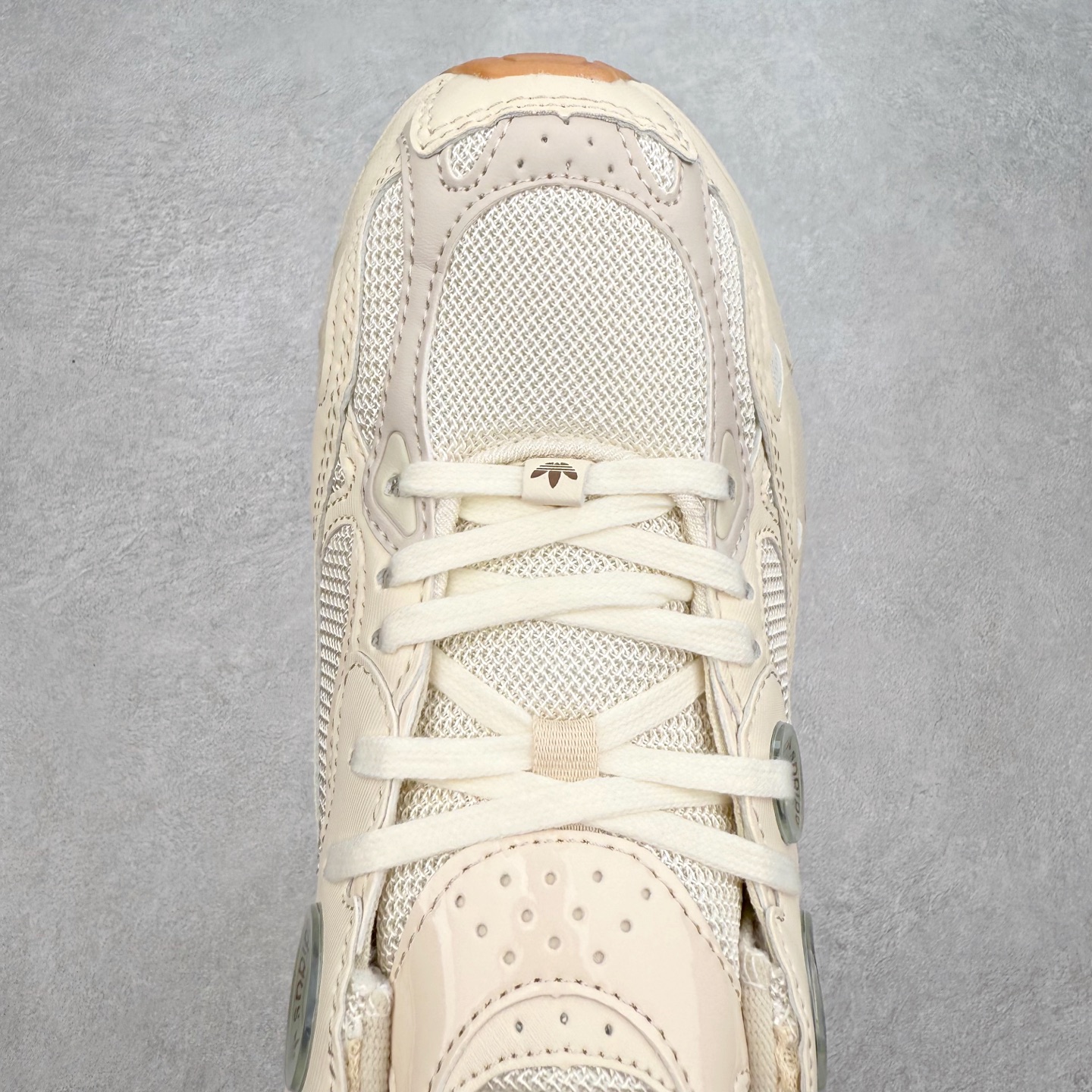 图片[4]-AD Original Astir 耐磨复古运动休闲鞋 鞋款灵感来自2000年代的跑步款式 鞋面和超大号孔眼进行更新复古色系搭配经典蓝白色 金色线条贯穿鞋身 增强鞋整体的流线感拼接设计 整体更显得有层次感，更有老爹鞋的味道网面透气设计 夏日出门也不会感到闷脚既舒适又透气带点稍微厚底的中底特殊材料 上脚偏软非常显高显瘦 休闲运动都可以搭配 尺码：35.5 36 36.5 37.5 38 38.5 39 40 40.5 41 42 42.5 43 44 44.5 45-选品中心