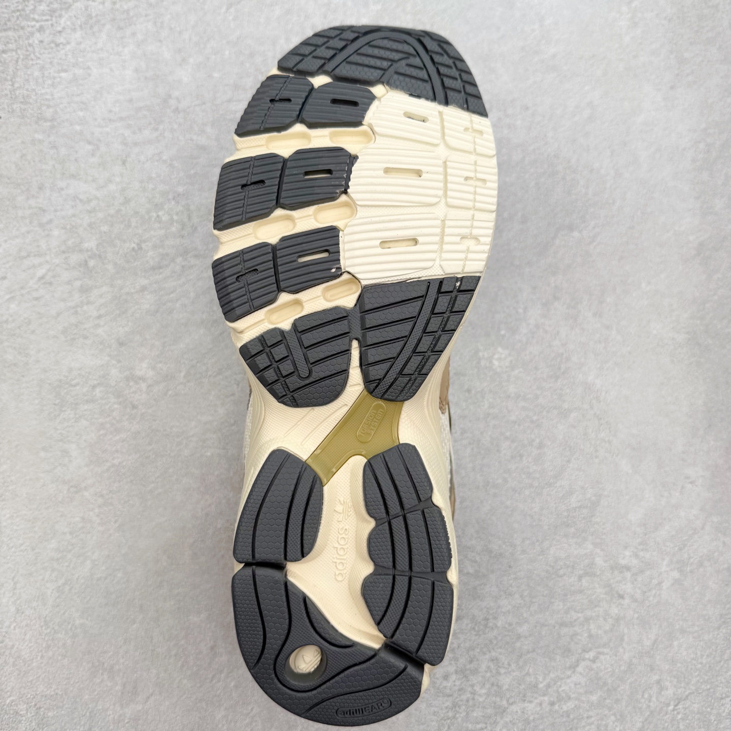 图片[9]-AD Original Astir 耐磨复古运动休闲鞋 鞋款灵感来自2000年代的跑步款式 鞋面和超大号孔眼进行更新复古色系搭配经典蓝白色 金色线条贯穿鞋身 增强鞋整体的流线感拼接设计 整体更显得有层次感，更有老爹鞋的味道网面透气设计 夏日出门也不会感到闷脚既舒适又透气带点稍微厚底的中底特殊材料 上脚偏软非常显高显瘦 休闲运动都可以搭配 尺码：35.5 36 36.5 37.5 38 38.5 39 40 40.5 41 42 42.5 43 44 44.5 45-选品中心