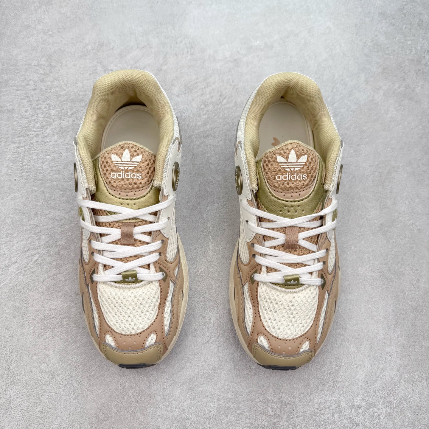 图片[2]-AD Original Astir 耐磨复古运动休闲鞋 鞋款灵感来自2000年代的跑步款式 鞋面和超大号孔眼进行更新复古色系搭配经典蓝白色 金色线条贯穿鞋身 增强鞋整体的流线感拼接设计 整体更显得有层次感，更有老爹鞋的味道网面透气设计 夏日出门也不会感到闷脚既舒适又透气带点稍微厚底的中底特殊材料 上脚偏软非常显高显瘦 休闲运动都可以搭配 尺码：35.5 36 36.5 37.5 38 38.5 39 40 40.5 41 42 42.5 43 44 44.5 45-选品中心