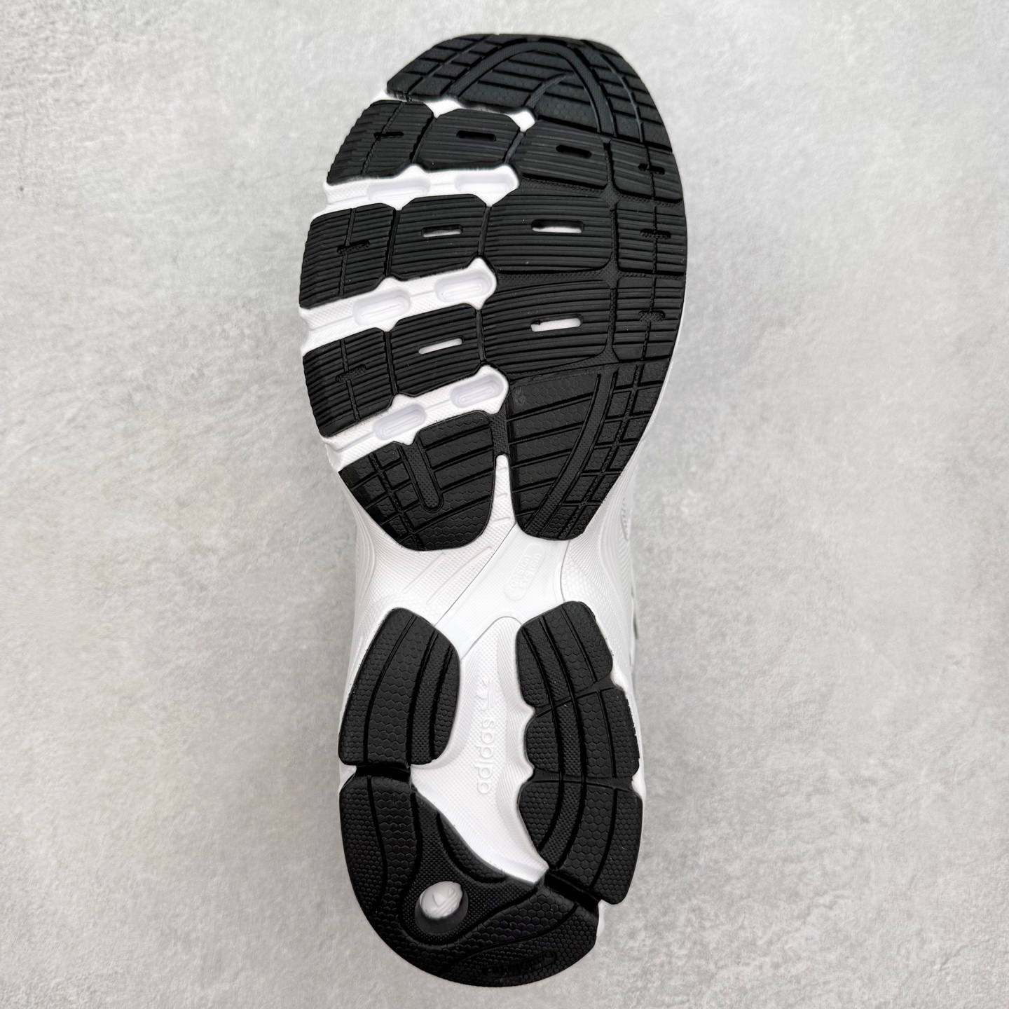 图片[9]-AD Original Astir 耐磨复古运动休闲鞋 鞋款灵感来自2000年代的跑步款式 鞋面和超大号孔眼进行更新复古色系搭配经典蓝白色 金色线条贯穿鞋身 增强鞋整体的流线感拼接设计 整体更显得有层次感，更有老爹鞋的味道网面透气设计 夏日出门也不会感到闷脚既舒适又透气带点稍微厚底的中底特殊材料 上脚偏软非常显高显瘦 休闲运动都可以搭配 尺码：35.5 36 36.5 37.5 38 38.5 39 40 40.5 41 42 42.5 43 44 44.5 45-选品中心