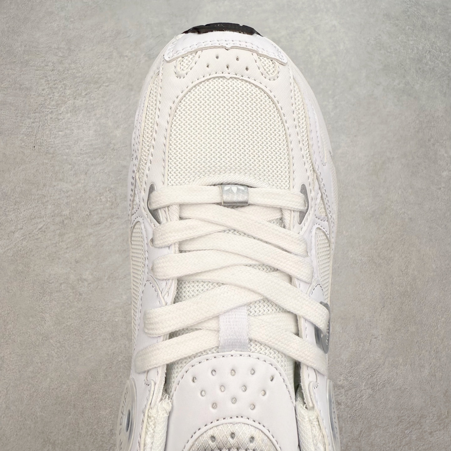 图片[4]-AD Original Astir 耐磨复古运动休闲鞋 鞋款灵感来自2000年代的跑步款式 鞋面和超大号孔眼进行更新复古色系搭配经典蓝白色 金色线条贯穿鞋身 增强鞋整体的流线感拼接设计 整体更显得有层次感，更有老爹鞋的味道网面透气设计 夏日出门也不会感到闷脚既舒适又透气带点稍微厚底的中底特殊材料 上脚偏软非常显高显瘦 休闲运动都可以搭配 尺码：35.5 36 36.5 37.5 38 38.5 39 40 40.5 41 42 42.5 43 44 44.5 45-选品中心