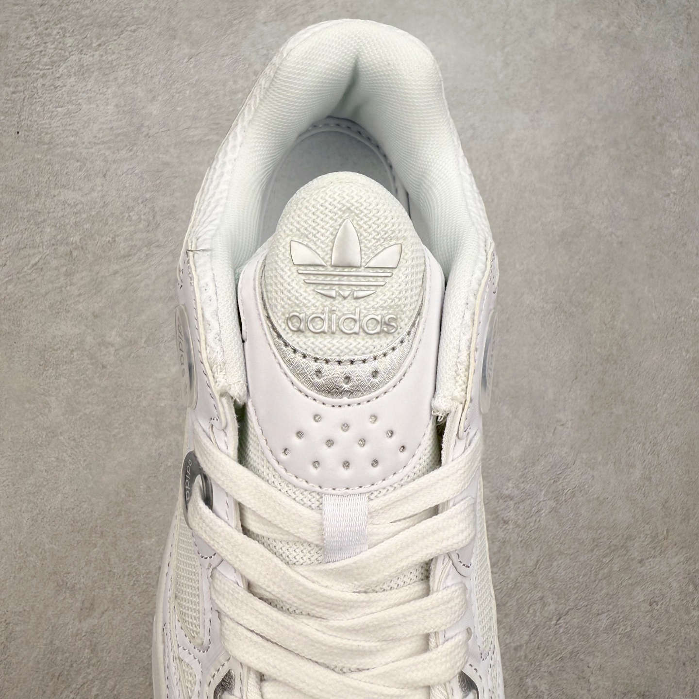 图片[5]-AD Original Astir 耐磨复古运动休闲鞋 鞋款灵感来自2000年代的跑步款式 鞋面和超大号孔眼进行更新复古色系搭配经典蓝白色 金色线条贯穿鞋身 增强鞋整体的流线感拼接设计 整体更显得有层次感，更有老爹鞋的味道网面透气设计 夏日出门也不会感到闷脚既舒适又透气带点稍微厚底的中底特殊材料 上脚偏软非常显高显瘦 休闲运动都可以搭配 尺码：35.5 36 36.5 37.5 38 38.5 39 40 40.5 41 42 42.5 43 44 44.5 45-选品中心