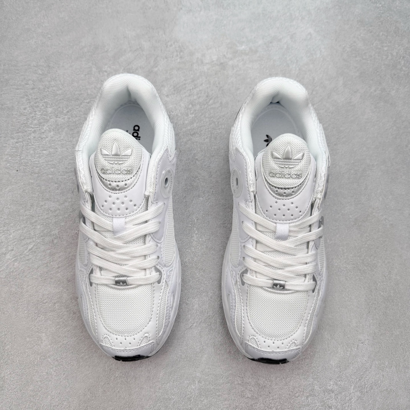 图片[2]-AD Original Astir 耐磨复古运动休闲鞋 鞋款灵感来自2000年代的跑步款式 鞋面和超大号孔眼进行更新复古色系搭配经典蓝白色 金色线条贯穿鞋身 增强鞋整体的流线感拼接设计 整体更显得有层次感，更有老爹鞋的味道网面透气设计 夏日出门也不会感到闷脚既舒适又透气带点稍微厚底的中底特殊材料 上脚偏软非常显高显瘦 休闲运动都可以搭配 尺码：35.5 36 36.5 37.5 38 38.5 39 40 40.5 41 42 42.5 43 44 44.5 45-选品中心