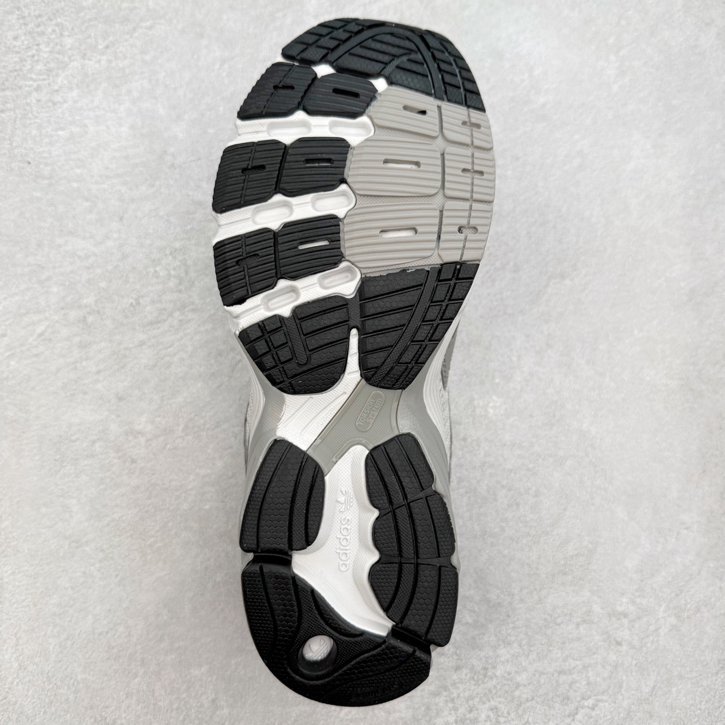 图片[9]-AD Original Astir 耐磨复古运动休闲鞋 鞋款灵感来自2000年代的跑步款式 鞋面和超大号孔眼进行更新复古色系搭配经典蓝白色 金色线条贯穿鞋身 增强鞋整体的流线感拼接设计 整体更显得有层次感，更有老爹鞋的味道网面透气设计 夏日出门也不会感到闷脚既舒适又透气带点稍微厚底的中底特殊材料 上脚偏软非常显高显瘦 休闲运动都可以搭配 尺码：35.5 36 36.5 37.5 38 38.5 39 40 40.5 41 42 42.5 43 44 44.5 45-选品中心