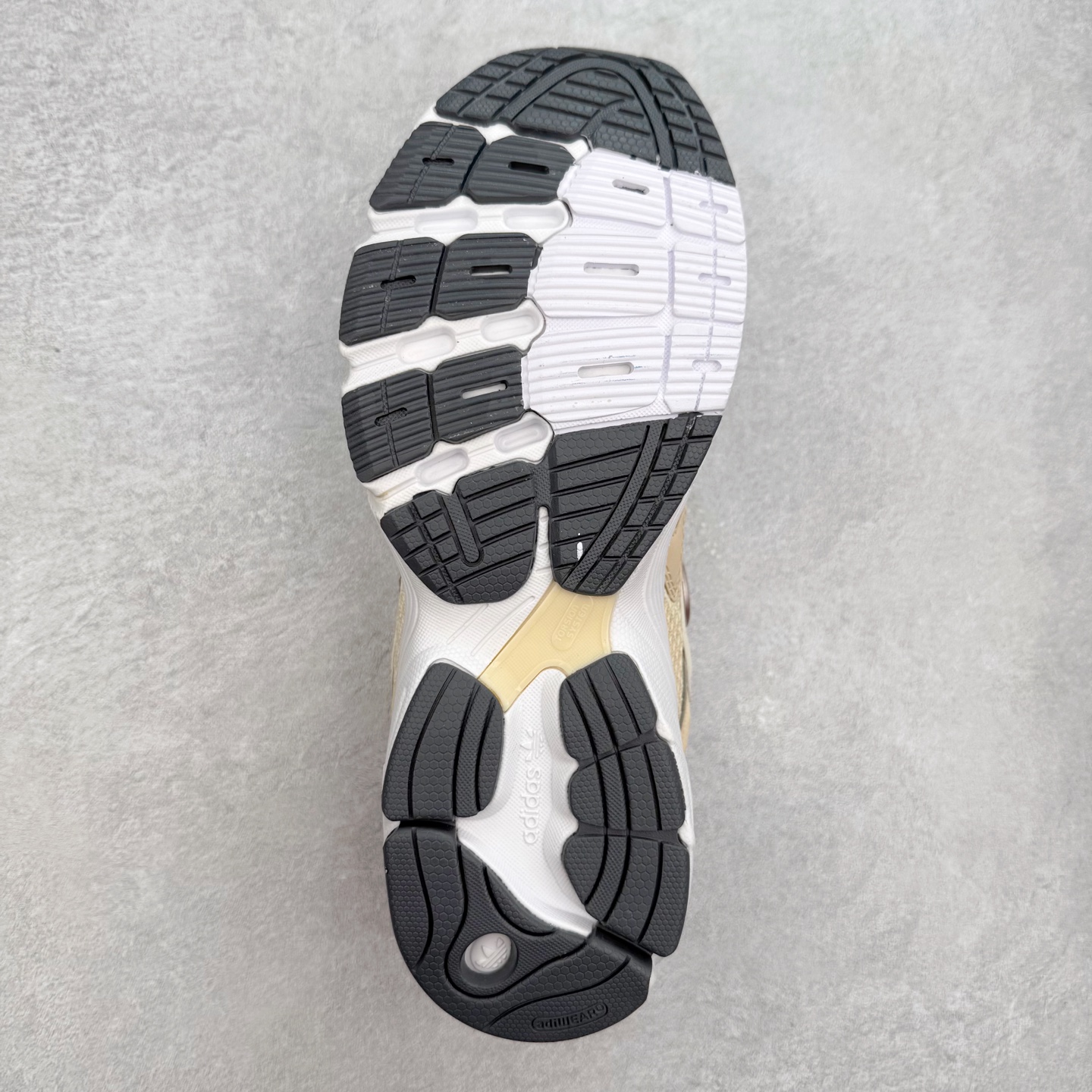 图片[9]-AD Original Astir 耐磨复古运动休闲鞋 鞋款灵感来自2000年代的跑步款式 鞋面和超大号孔眼进行更新复古色系搭配经典蓝白色 金色线条贯穿鞋身 增强鞋整体的流线感拼接设计 整体更显得有层次感，更有老爹鞋的味道网面透气设计 夏日出门也不会感到闷脚既舒适又透气带点稍微厚底的中底特殊材料 上脚偏软非常显高显瘦 休闲运动都可以搭配 尺码：35.5 36 36.5 37.5 38 38.5 39 40 40.5 41 42 42.5 43 44 44.5 45-选品中心