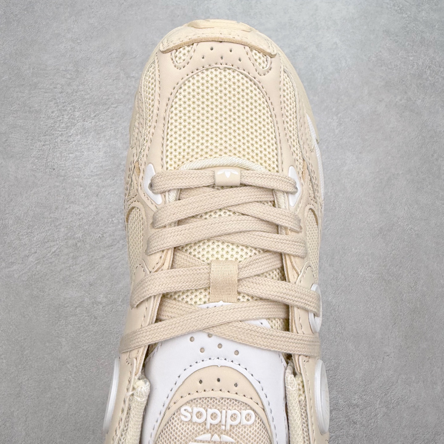 图片[4]-AD Original Astir 耐磨复古运动休闲鞋 鞋款灵感来自2000年代的跑步款式 鞋面和超大号孔眼进行更新复古色系搭配经典蓝白色 金色线条贯穿鞋身 增强鞋整体的流线感拼接设计 整体更显得有层次感，更有老爹鞋的味道网面透气设计 夏日出门也不会感到闷脚既舒适又透气带点稍微厚底的中底特殊材料 上脚偏软非常显高显瘦 休闲运动都可以搭配 尺码：35.5 36 36.5 37.5 38 38.5 39 40 40.5 41 42 42.5 43 44 44.5 45-选品中心