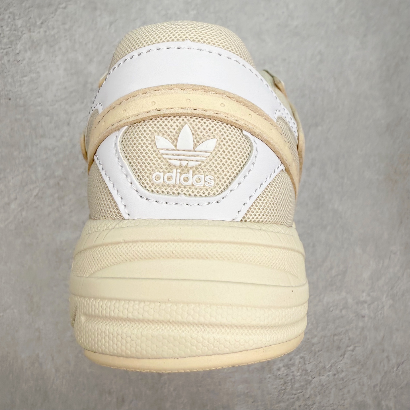 图片[8]-AD Original Astir 耐磨复古运动休闲鞋 鞋款灵感来自2000年代的跑步款式 鞋面和超大号孔眼进行更新复古色系搭配经典蓝白色 金色线条贯穿鞋身 增强鞋整体的流线感拼接设计 整体更显得有层次感，更有老爹鞋的味道网面透气设计 夏日出门也不会感到闷脚既舒适又透气带点稍微厚底的中底特殊材料 上脚偏软非常显高显瘦 休闲运动都可以搭配 尺码：35.5 36 36.5 37.5 38 38.5 39 40 40.5 41 42 42.5 43 44 44.5 45-选品中心