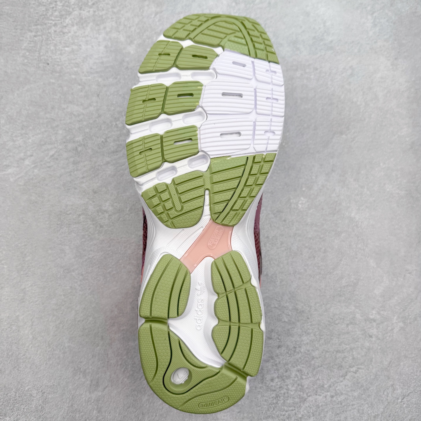 图片[9]-AD Original Astir 耐磨复古运动休闲鞋 鞋款灵感来自2000年代的跑步款式 鞋面和超大号孔眼进行更新复古色系搭配经典蓝白色 金色线条贯穿鞋身 增强鞋整体的流线感拼接设计 整体更显得有层次感，更有老爹鞋的味道网面透气设计 夏日出门也不会感到闷脚既舒适又透气带点稍微厚底的中底特殊材料 上脚偏软非常显高显瘦 休闲运动都可以搭配 尺码：35.5 36 36.5 37.5 38 38.5 39 40 40.5 41 42 42.5 43 44 44.5 45-选品中心