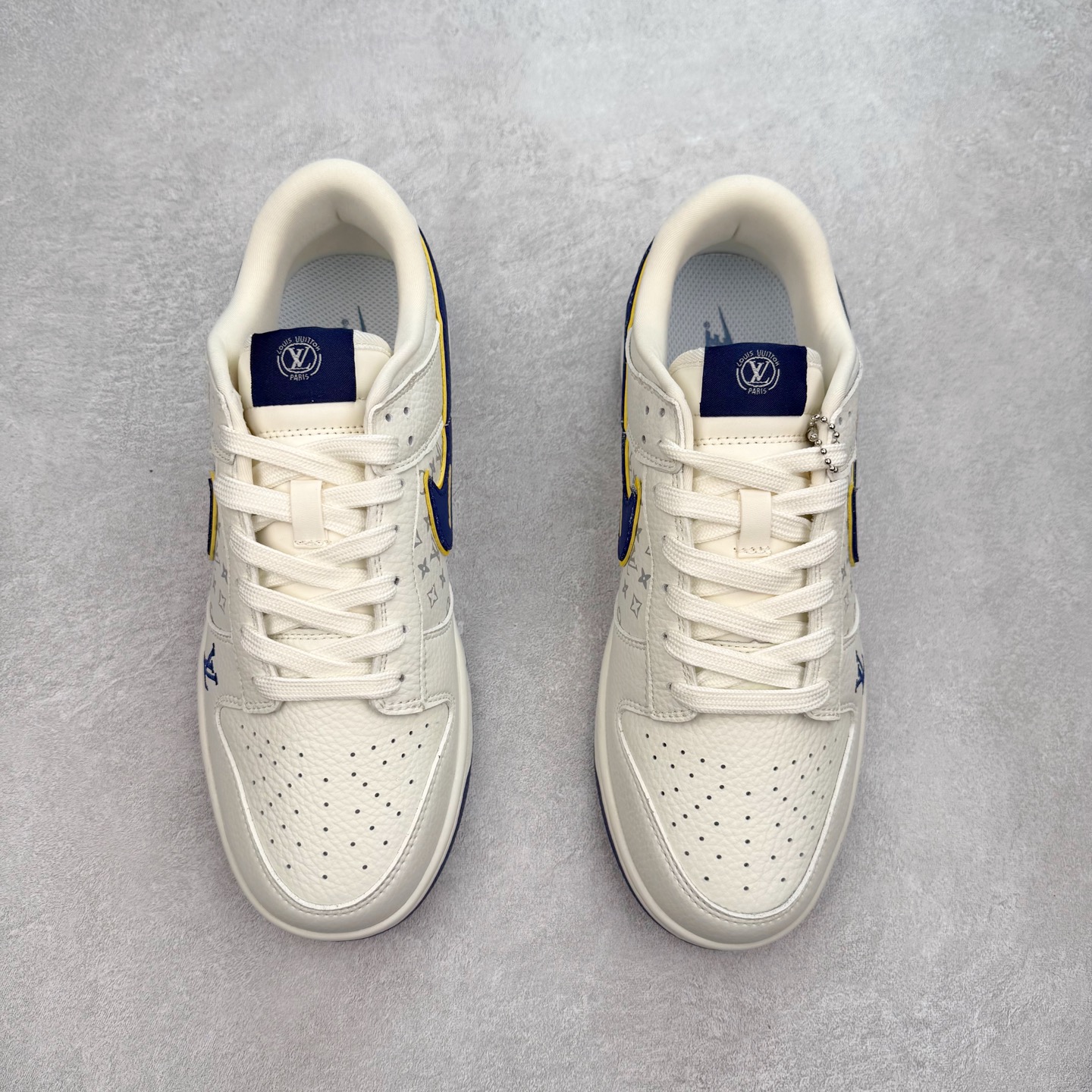 图片[2]-NK Dunk Low 定制配色 SC0601-457 大厂出品 极力推荐 原装头层材料 独家版型蒸餾加工帶來的是更好的视觉和脚感体验大厂纯原品质出货 清洁度 电绣工艺 皮料切割干净无任何毛边 细节完美 实拍调校N版已经零色差零失真 百分百还原实物色彩所见即所得 不存在货不对板色差等低级问题 选购参考实物拍摄 不混卖不参货 只用心做好货严格选品 承诺混一赔十 尺码：36 36.5 37.5 38 38.5 39 40 40.5 41 42 42.5 43 44 44.5 45-选品中心