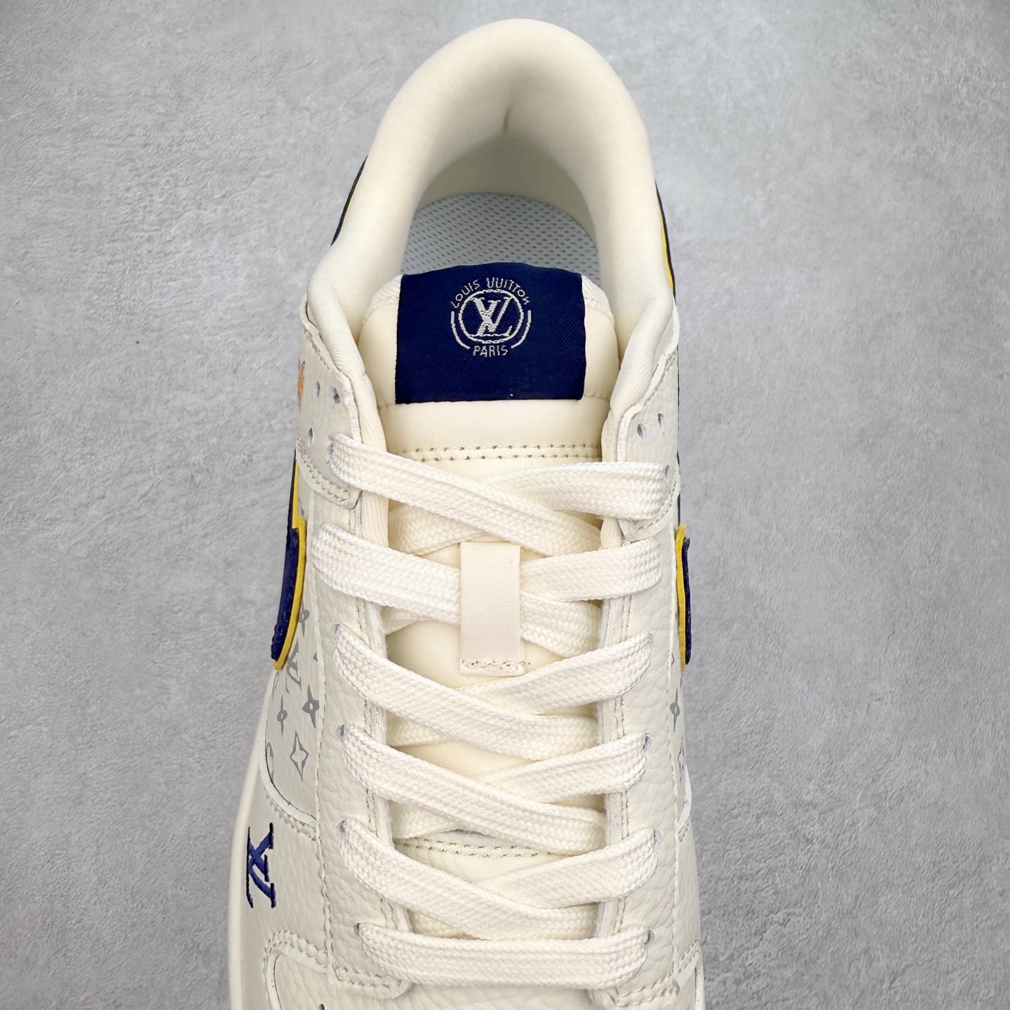 图片[5]-NK Dunk Low 定制配色 SC0601-457 大厂出品 极力推荐 原装头层材料 独家版型蒸餾加工帶來的是更好的视觉和脚感体验大厂纯原品质出货 清洁度 电绣工艺 皮料切割干净无任何毛边 细节完美 实拍调校N版已经零色差零失真 百分百还原实物色彩所见即所得 不存在货不对板色差等低级问题 选购参考实物拍摄 不混卖不参货 只用心做好货严格选品 承诺混一赔十 尺码：36 36.5 37.5 38 38.5 39 40 40.5 41 42 42.5 43 44 44.5 45-选品中心