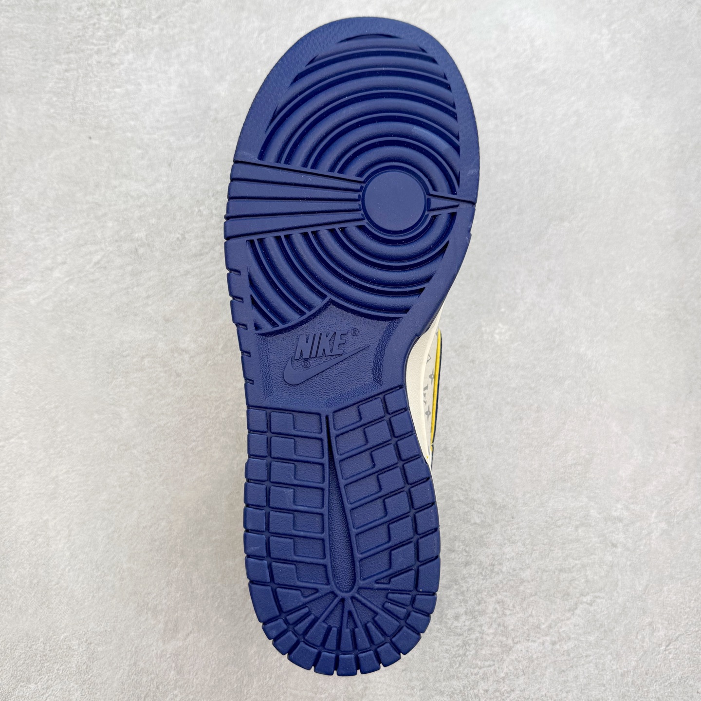 图片[9]-NK Dunk Low 定制配色 SC0601-457 大厂出品 极力推荐 原装头层材料 独家版型蒸餾加工帶來的是更好的视觉和脚感体验大厂纯原品质出货 清洁度 电绣工艺 皮料切割干净无任何毛边 细节完美 实拍调校N版已经零色差零失真 百分百还原实物色彩所见即所得 不存在货不对板色差等低级问题 选购参考实物拍摄 不混卖不参货 只用心做好货严格选品 承诺混一赔十 尺码：36 36.5 37.5 38 38.5 39 40 40.5 41 42 42.5 43 44 44.5 45-选品中心