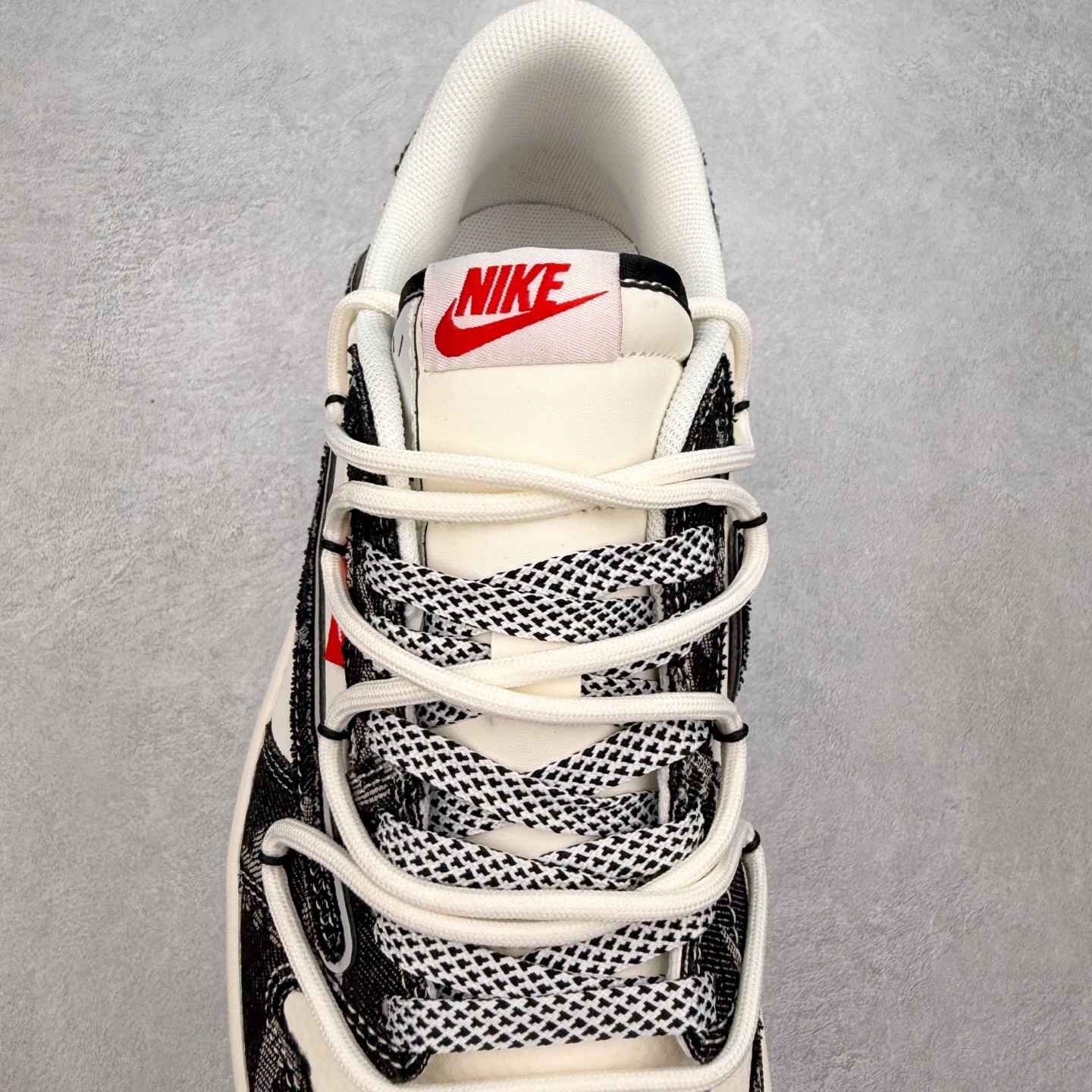 图片[5]-TS x Air Jordan AJ1 Low 倒钩低帮联名定制配色 HT5088-600 原厂内置气垫魔块 A模大底 头层小牛皮 鞋舌AJ原厂专用牛津布+AJ专用反口珍珠布+原厂无杂质高弹内里海棉+特殊封边弹力鞋带 实拍调校N版已经零色差零失真 百分百还原实物色彩所见即所得 不存在货不对板色差等低级问题 选购参考实物拍摄 不混卖不参货 只用心做好货严格选品 承诺混一赔十 尺码：36 36.5 37.5 38 38.5 39 40 40.5 41 42 42.5 43 44 44.5 45-选品中心