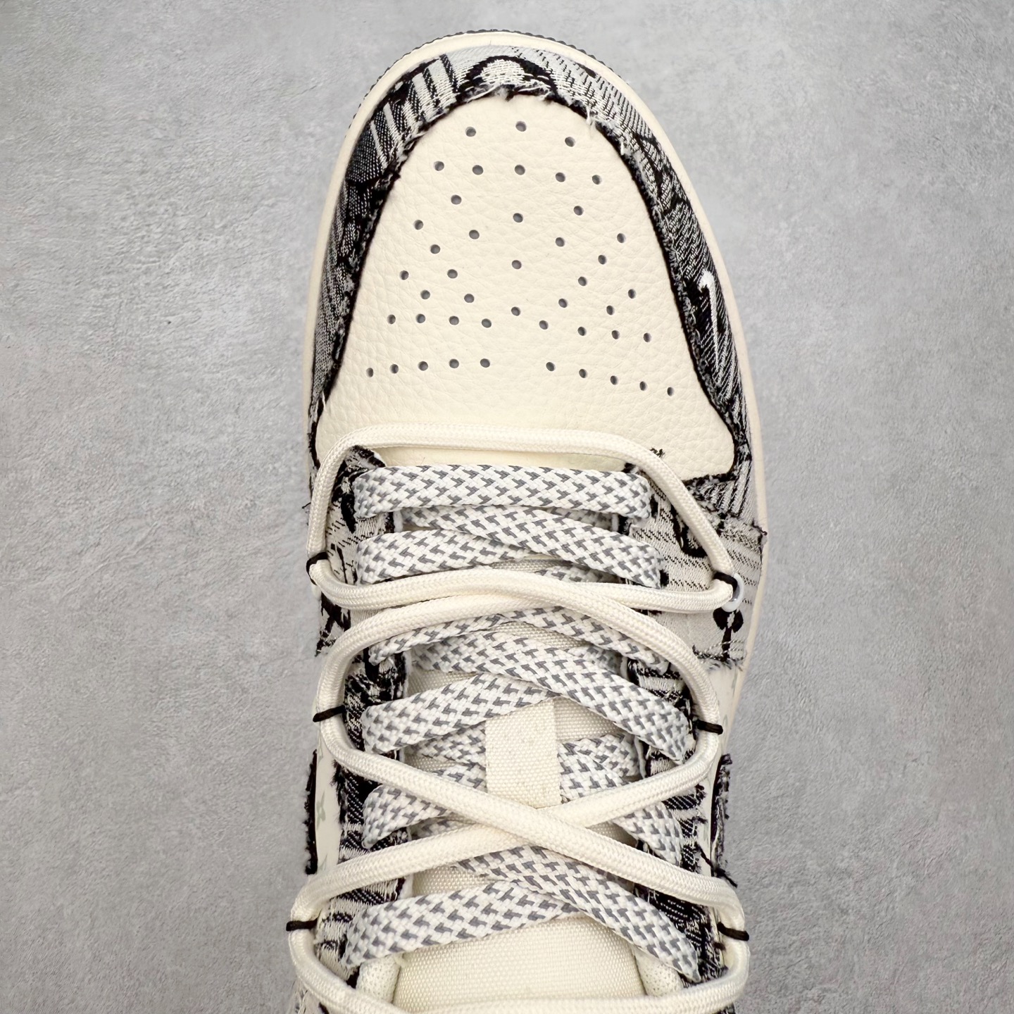 图片[4]-TS x Air Jordan AJ1 Low 倒钩低帮联名定制配色 YX5066-372 原厂内置气垫魔块 A模大底 头层小牛皮 鞋舌AJ原厂专用牛津布+AJ专用反口珍珠布+原厂无杂质高弹内里海棉+特殊封边弹力鞋带 实拍调校N版已经零色差零失真 百分百还原实物色彩所见即所得 不存在货不对板色差等低级问题 选购参考实物拍摄 不混卖不参货 只用心做好货严格选品 承诺混一赔十 尺码：36 36.5 37.5 38 38.5 39 40 40.5 41 42 42.5 43 44 44.5 45-选品中心