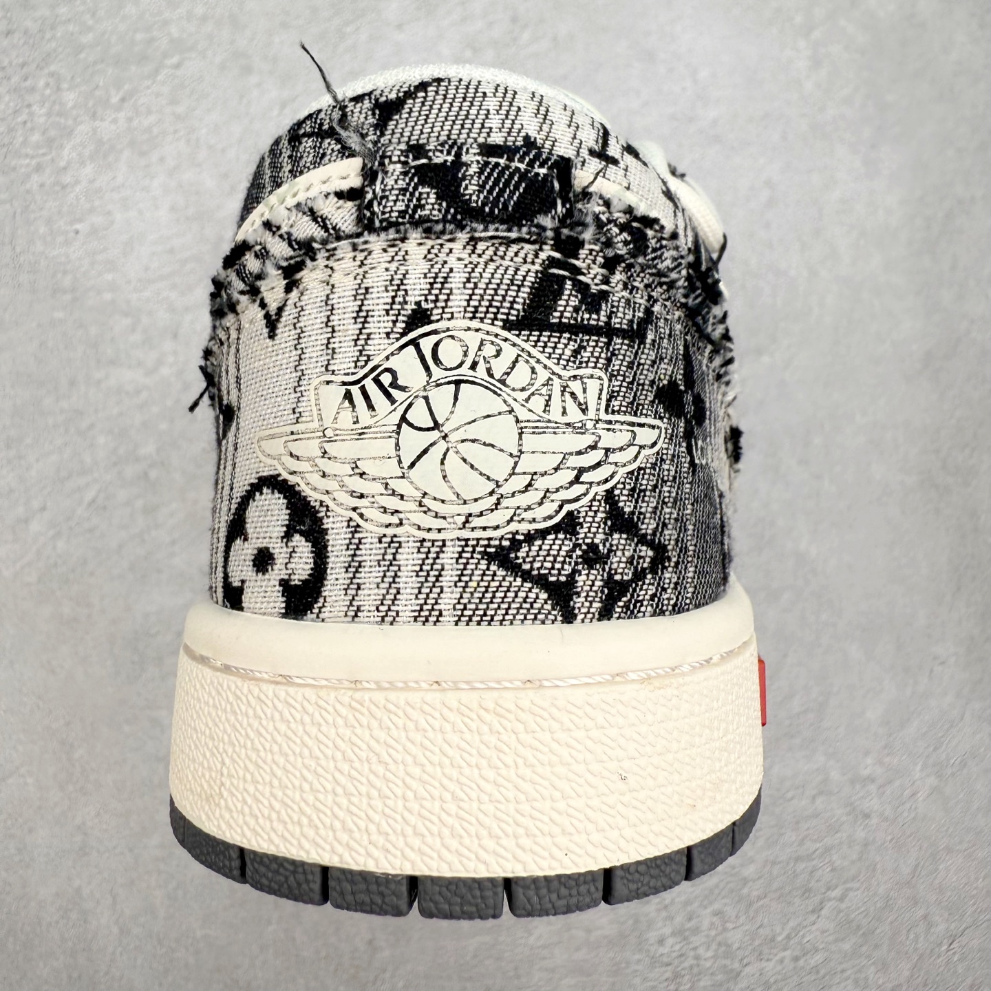 图片[8]-TS x Air Jordan AJ1 Low 倒钩低帮联名定制配色 YX5066-372 原厂内置气垫魔块 A模大底 头层小牛皮 鞋舌AJ原厂专用牛津布+AJ专用反口珍珠布+原厂无杂质高弹内里海棉+特殊封边弹力鞋带 实拍调校N版已经零色差零失真 百分百还原实物色彩所见即所得 不存在货不对板色差等低级问题 选购参考实物拍摄 不混卖不参货 只用心做好货严格选品 承诺混一赔十 尺码：36 36.5 37.5 38 38.5 39 40 40.5 41 42 42.5 43 44 44.5 45-选品中心