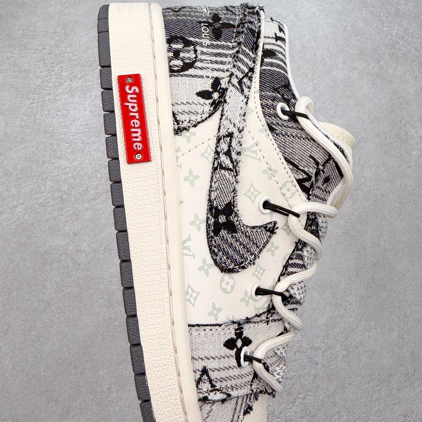 图片[6]-TS x Air Jordan AJ1 Low 倒钩低帮联名定制配色 YX5066-372 原厂内置气垫魔块 A模大底 头层小牛皮 鞋舌AJ原厂专用牛津布+AJ专用反口珍珠布+原厂无杂质高弹内里海棉+特殊封边弹力鞋带 实拍调校N版已经零色差零失真 百分百还原实物色彩所见即所得 不存在货不对板色差等低级问题 选购参考实物拍摄 不混卖不参货 只用心做好货严格选品 承诺混一赔十 尺码：36 36.5 37.5 38 38.5 39 40 40.5 41 42 42.5 43 44 44.5 45-选品中心