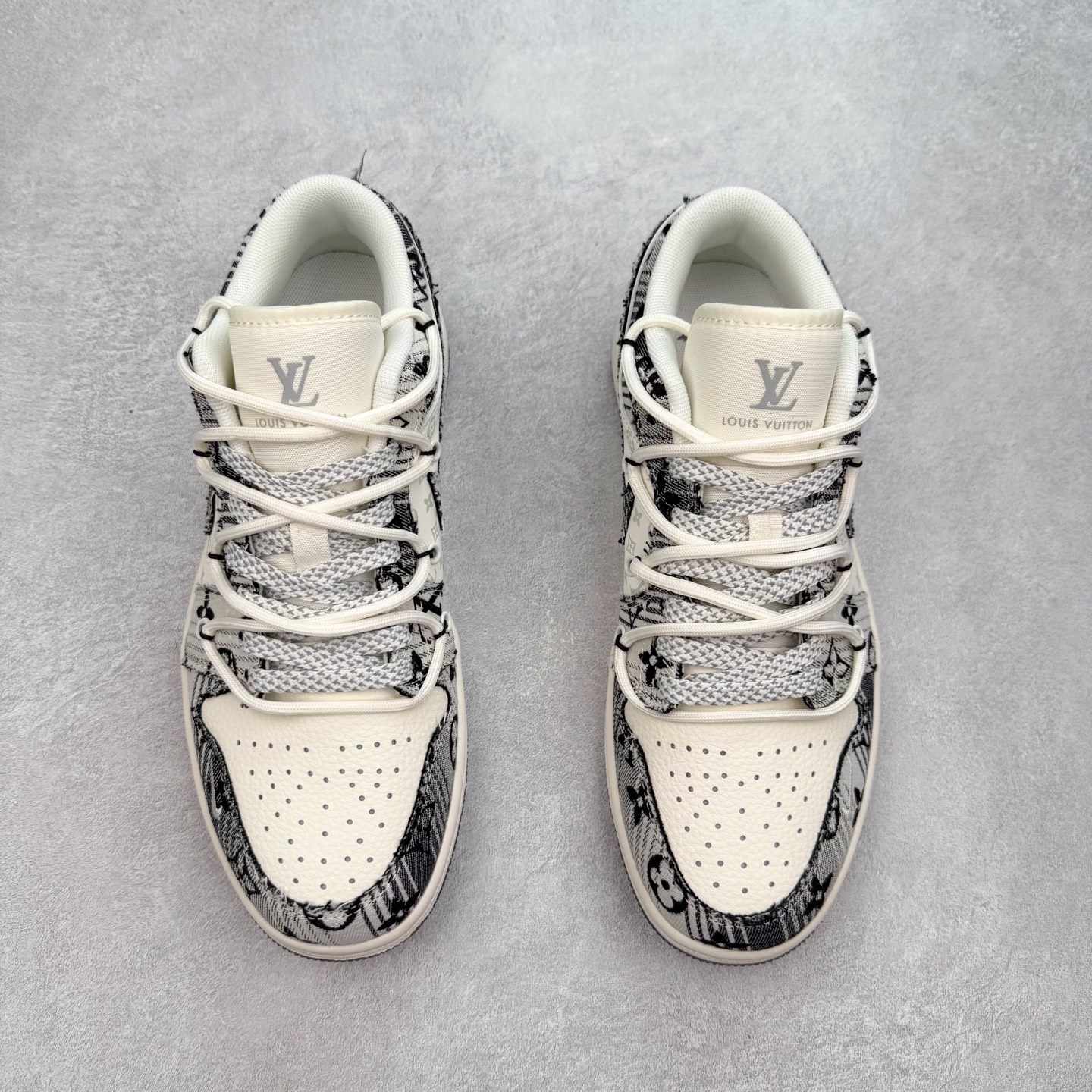 图片[2]-TS x Air Jordan AJ1 Low 倒钩低帮联名定制配色 YX5066-372 原厂内置气垫魔块 A模大底 头层小牛皮 鞋舌AJ原厂专用牛津布+AJ专用反口珍珠布+原厂无杂质高弹内里海棉+特殊封边弹力鞋带 实拍调校N版已经零色差零失真 百分百还原实物色彩所见即所得 不存在货不对板色差等低级问题 选购参考实物拍摄 不混卖不参货 只用心做好货严格选品 承诺混一赔十 尺码：36 36.5 37.5 38 38.5 39 40 40.5 41 42 42.5 43 44 44.5 45-选品中心