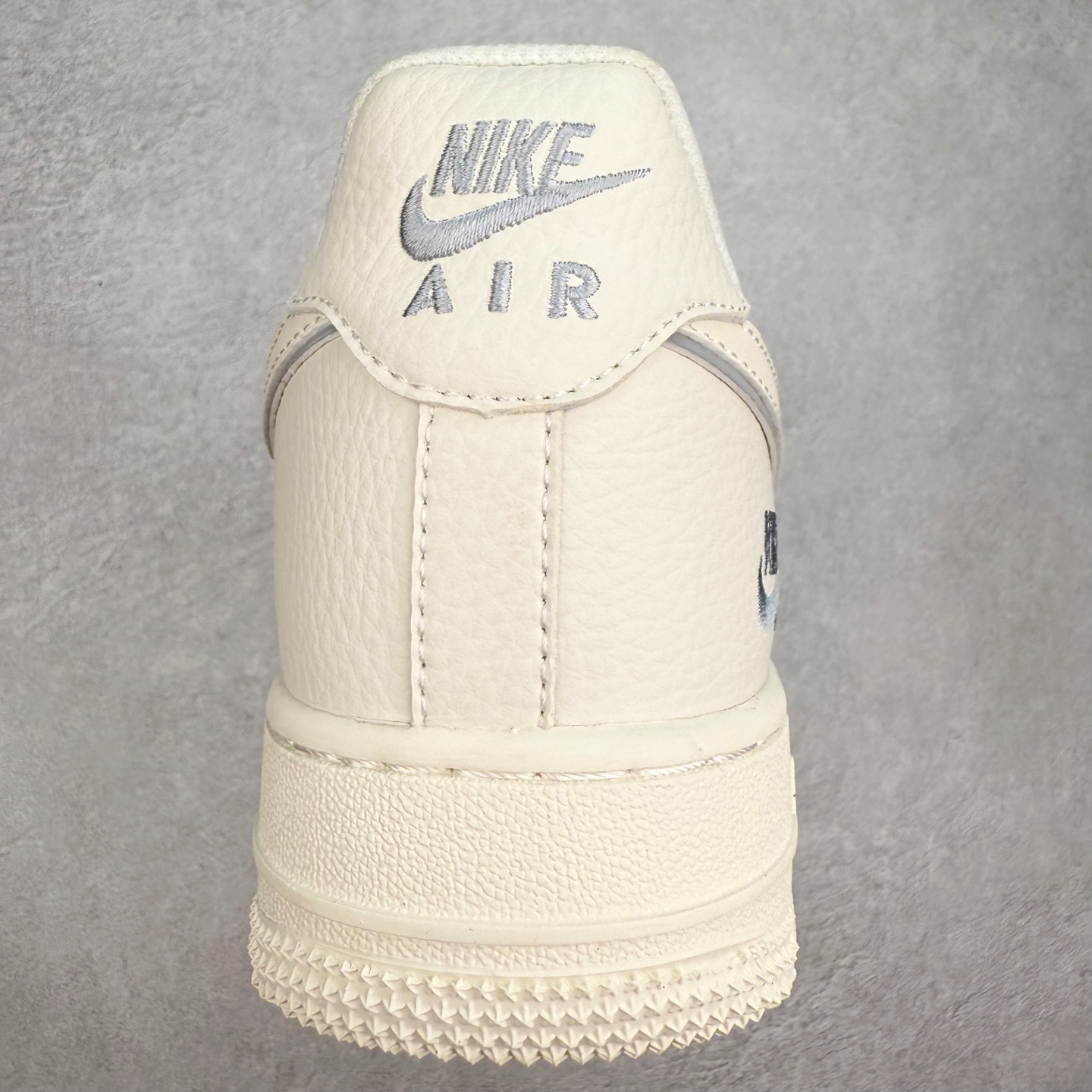 图片[8]-NK Air Force 1´07 Low 空军一号低帮百搭休闲运动板鞋 CS5288-033 柔软、弹性十足的缓震性能和出色的中底设计 横跨复古与现代的外型结合 造就出风靡全球 三十多年的Force 1 直到今天还深受青睐 实拍调校N版已经零色差零失真 百分百还原实物色彩所见即所得 不存在货不对板色差等低级问题 选购参考实物拍摄 不混卖不参货 只用心做好货严格选品 承诺混一赔十 尺码：36 36.5 37.5 38 38.5 39 40 40.5 41 42 42.5 43 44 44.5 45-选品中心