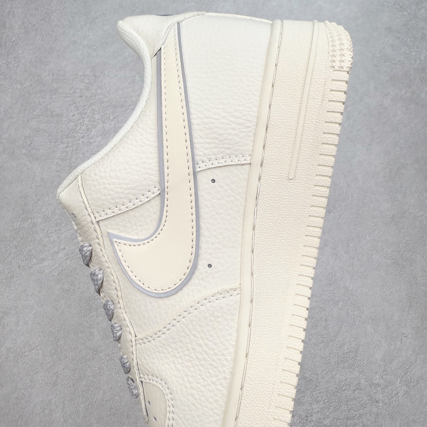 图片[7]-NK Air Force 1´07 Low 空军一号低帮百搭休闲运动板鞋 CS5288-033 柔软、弹性十足的缓震性能和出色的中底设计 横跨复古与现代的外型结合 造就出风靡全球 三十多年的Force 1 直到今天还深受青睐 实拍调校N版已经零色差零失真 百分百还原实物色彩所见即所得 不存在货不对板色差等低级问题 选购参考实物拍摄 不混卖不参货 只用心做好货严格选品 承诺混一赔十 尺码：36 36.5 37.5 38 38.5 39 40 40.5 41 42 42.5 43 44 44.5 45-选品中心