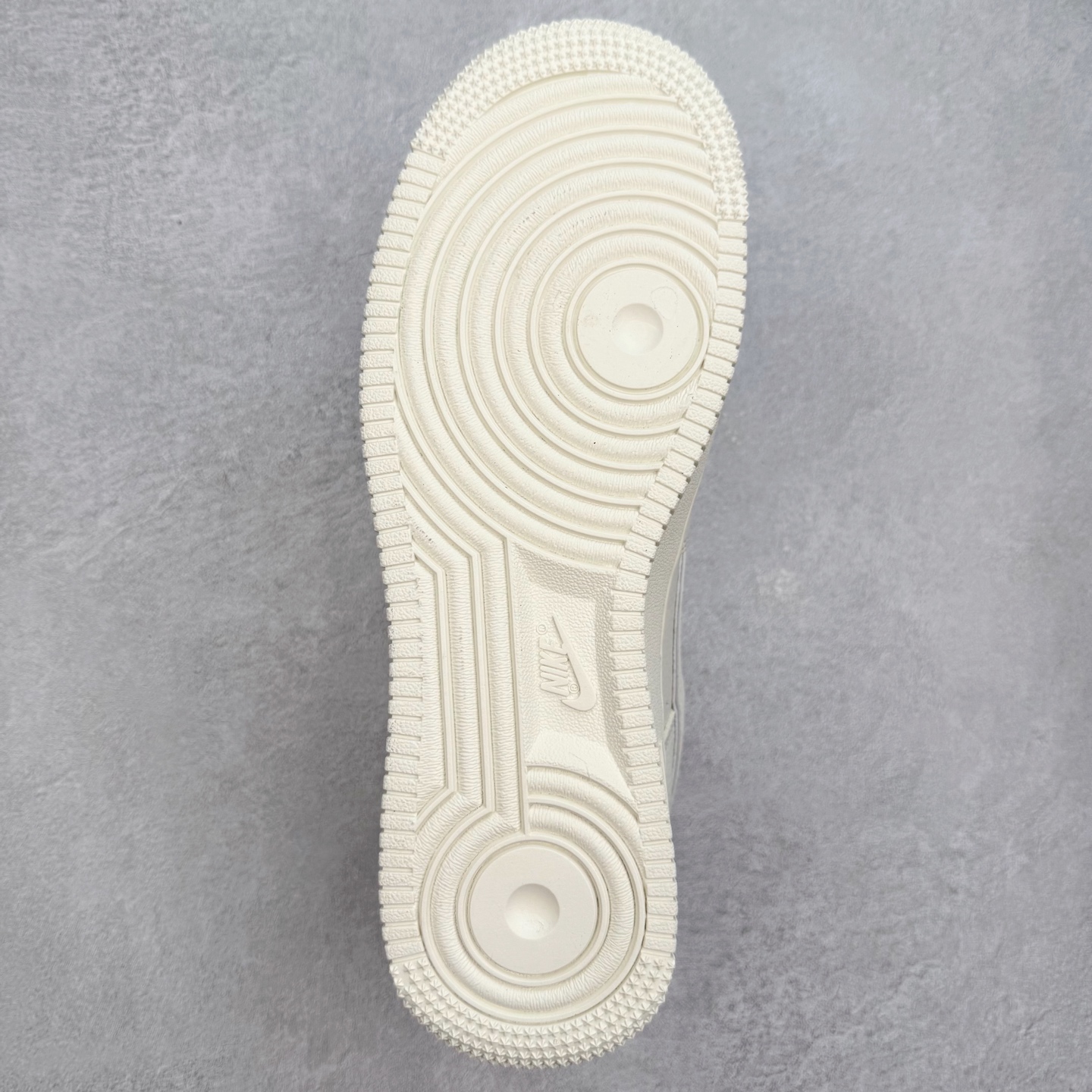 图片[9]-NK Air Force 1´07 Low 空军一号低帮百搭休闲运动板鞋 CS5288-033 柔软、弹性十足的缓震性能和出色的中底设计 横跨复古与现代的外型结合 造就出风靡全球 三十多年的Force 1 直到今天还深受青睐 实拍调校N版已经零色差零失真 百分百还原实物色彩所见即所得 不存在货不对板色差等低级问题 选购参考实物拍摄 不混卖不参货 只用心做好货严格选品 承诺混一赔十 尺码：36 36.5 37.5 38 38.5 39 40 40.5 41 42 42.5 43 44 44.5 45-选品中心