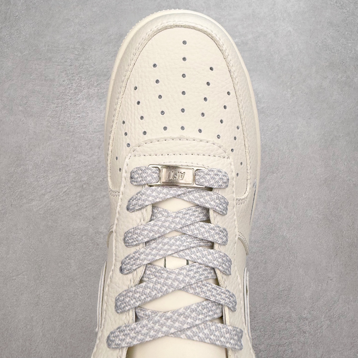 图片[4]-NK Air Force 1´07 Low 空军一号低帮百搭休闲运动板鞋 CS5288-033 柔软、弹性十足的缓震性能和出色的中底设计 横跨复古与现代的外型结合 造就出风靡全球 三十多年的Force 1 直到今天还深受青睐 实拍调校N版已经零色差零失真 百分百还原实物色彩所见即所得 不存在货不对板色差等低级问题 选购参考实物拍摄 不混卖不参货 只用心做好货严格选品 承诺混一赔十 尺码：36 36.5 37.5 38 38.5 39 40 40.5 41 42 42.5 43 44 44.5 45-选品中心