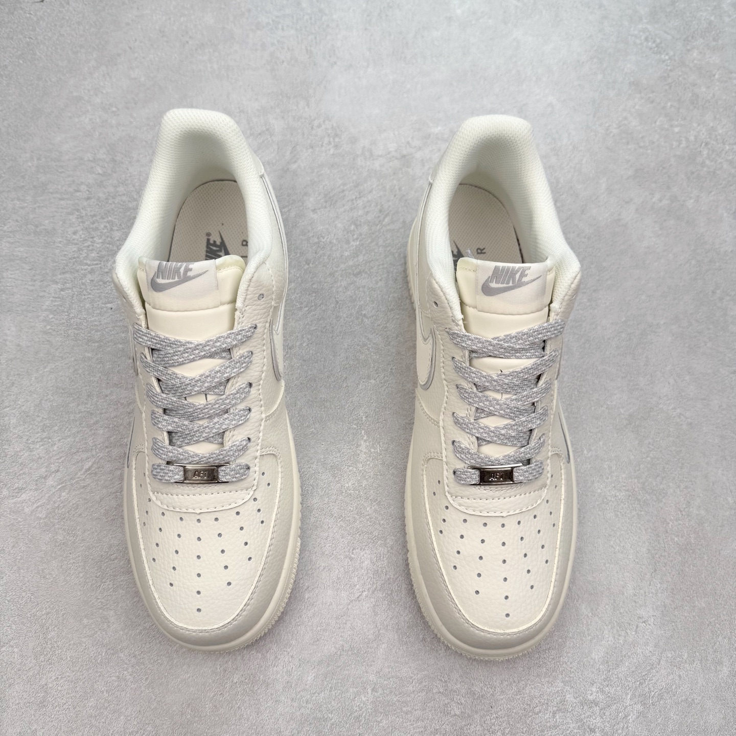 图片[2]-NK Air Force 1´07 Low 空军一号低帮百搭休闲运动板鞋 CS5288-033 柔软、弹性十足的缓震性能和出色的中底设计 横跨复古与现代的外型结合 造就出风靡全球 三十多年的Force 1 直到今天还深受青睐 实拍调校N版已经零色差零失真 百分百还原实物色彩所见即所得 不存在货不对板色差等低级问题 选购参考实物拍摄 不混卖不参货 只用心做好货严格选品 承诺混一赔十 尺码：36 36.5 37.5 38 38.5 39 40 40.5 41 42 42.5 43 44 44.5 45-选品中心