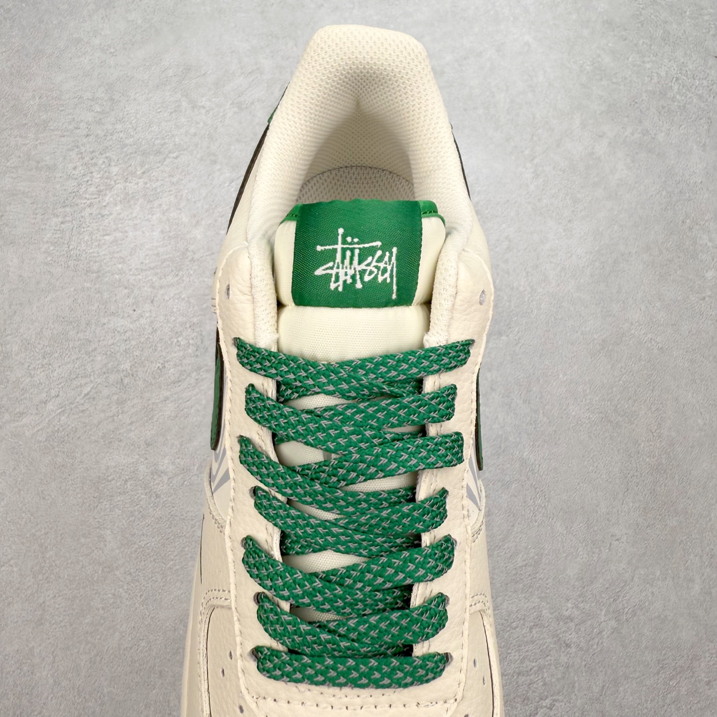 图片[5]-NK Air Force 1´07 Low 空军一号低帮百搭休闲运动板鞋 HJ3318-001 柔软、弹性十足的缓震性能和出色的中底设计 横跨复古与现代的外型结合 造就出风靡全球 三十多年的Force 1 直到今天还深受青睐 实拍调校N版已经零色差零失真 百分百还原实物色彩所见即所得 不存在货不对板色差等低级问题 选购参考实物拍摄 不混卖不参货 只用心做好货严格选品 承诺混一赔十 尺码：36 36.5 37.5 38 38.5 39 40 40.5 41 42 42.5 43 44 44.5 45-选品中心