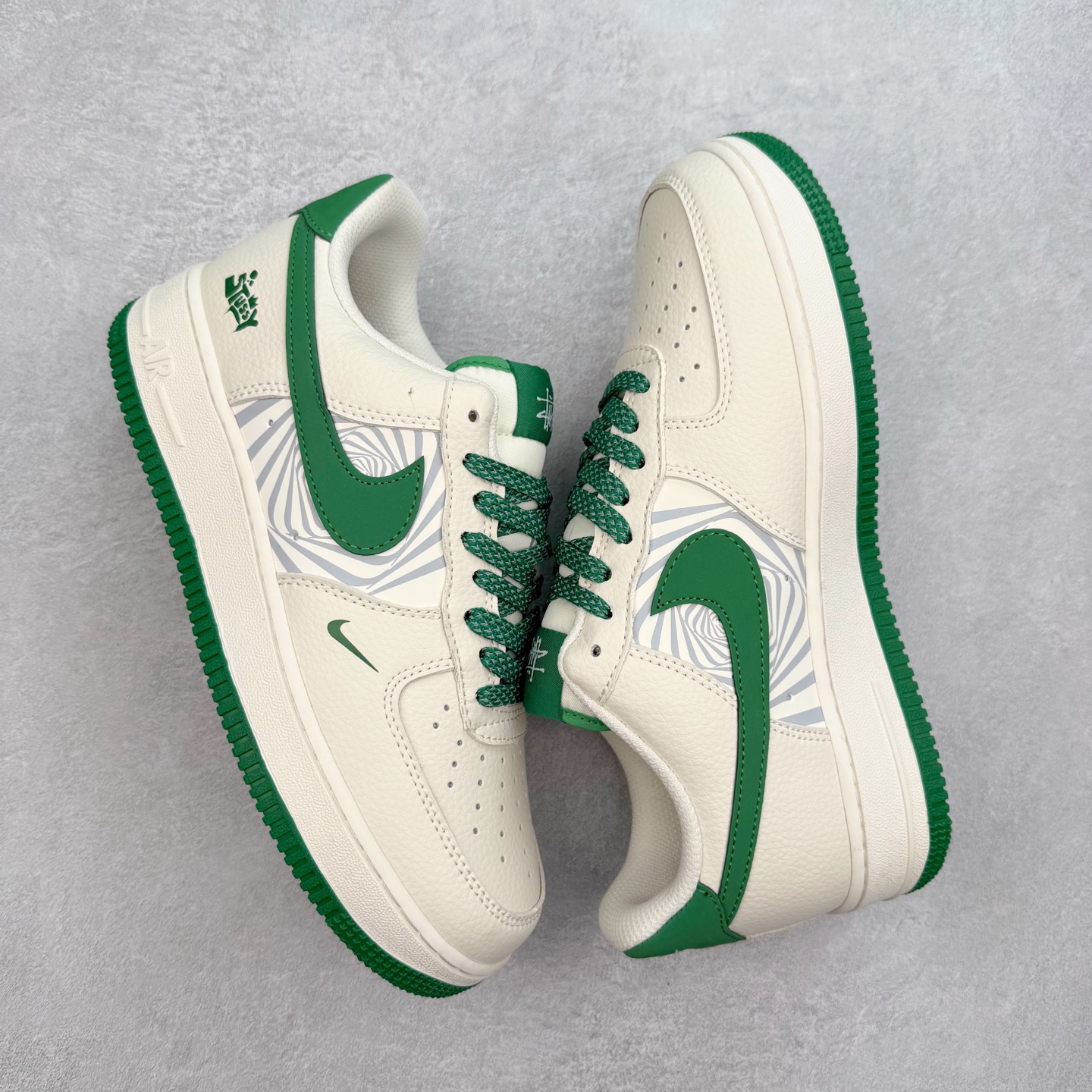 图片[3]-NK Air Force 1´07 Low 空军一号低帮百搭休闲运动板鞋 HJ3318-001 柔软、弹性十足的缓震性能和出色的中底设计 横跨复古与现代的外型结合 造就出风靡全球 三十多年的Force 1 直到今天还深受青睐 实拍调校N版已经零色差零失真 百分百还原实物色彩所见即所得 不存在货不对板色差等低级问题 选购参考实物拍摄 不混卖不参货 只用心做好货严格选品 承诺混一赔十 尺码：36 36.5 37.5 38 38.5 39 40 40.5 41 42 42.5 43 44 44.5 45-选品中心