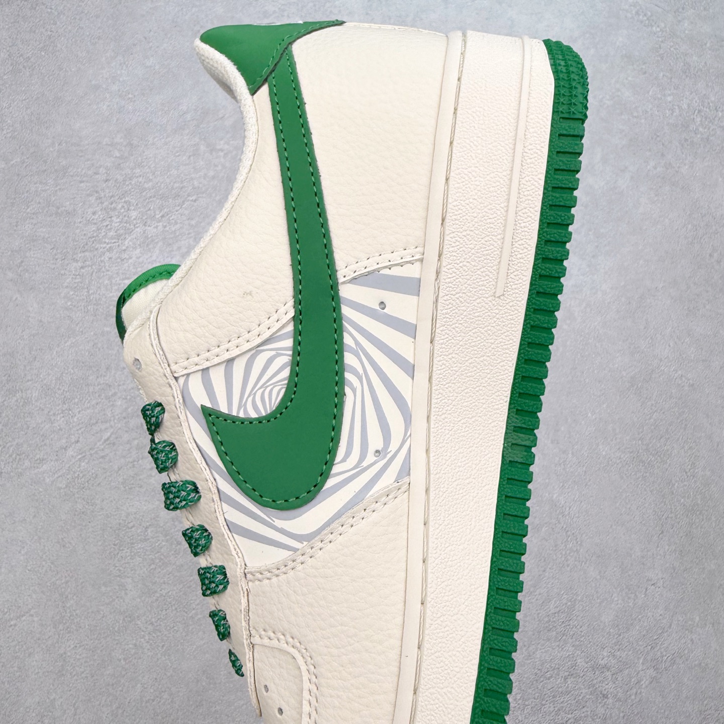 图片[7]-NK Air Force 1´07 Low 空军一号低帮百搭休闲运动板鞋 HJ3318-001 柔软、弹性十足的缓震性能和出色的中底设计 横跨复古与现代的外型结合 造就出风靡全球 三十多年的Force 1 直到今天还深受青睐 实拍调校N版已经零色差零失真 百分百还原实物色彩所见即所得 不存在货不对板色差等低级问题 选购参考实物拍摄 不混卖不参货 只用心做好货严格选品 承诺混一赔十 尺码：36 36.5 37.5 38 38.5 39 40 40.5 41 42 42.5 43 44 44.5 45-选品中心