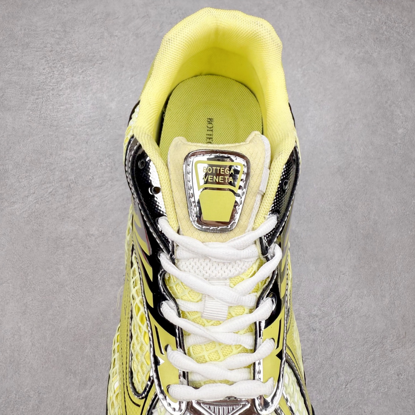 图片[5]-BOTTEGA VENETA Orbit Runner BV葆蝶家时尚休闲王一博同款老爹鞋运动鞋 原版开发 一比一打造 相似度百分之99以上 市场一梯队级别品质 区别市场任何标文顶级品质版本 采用轻质科技网布面料 搭配几何图案设计橡胶外底 王炸系列 高版本 认准套包工艺 实际增高很多哦 还是一样显腿细非常nice 耐玩耐造 对标对版 套包鞋工艺 认准高版本 大底选用拼色TPU大底 配置原版包装 尺码：35 36 37 38 39 40 41 42 43 44 45-选品中心