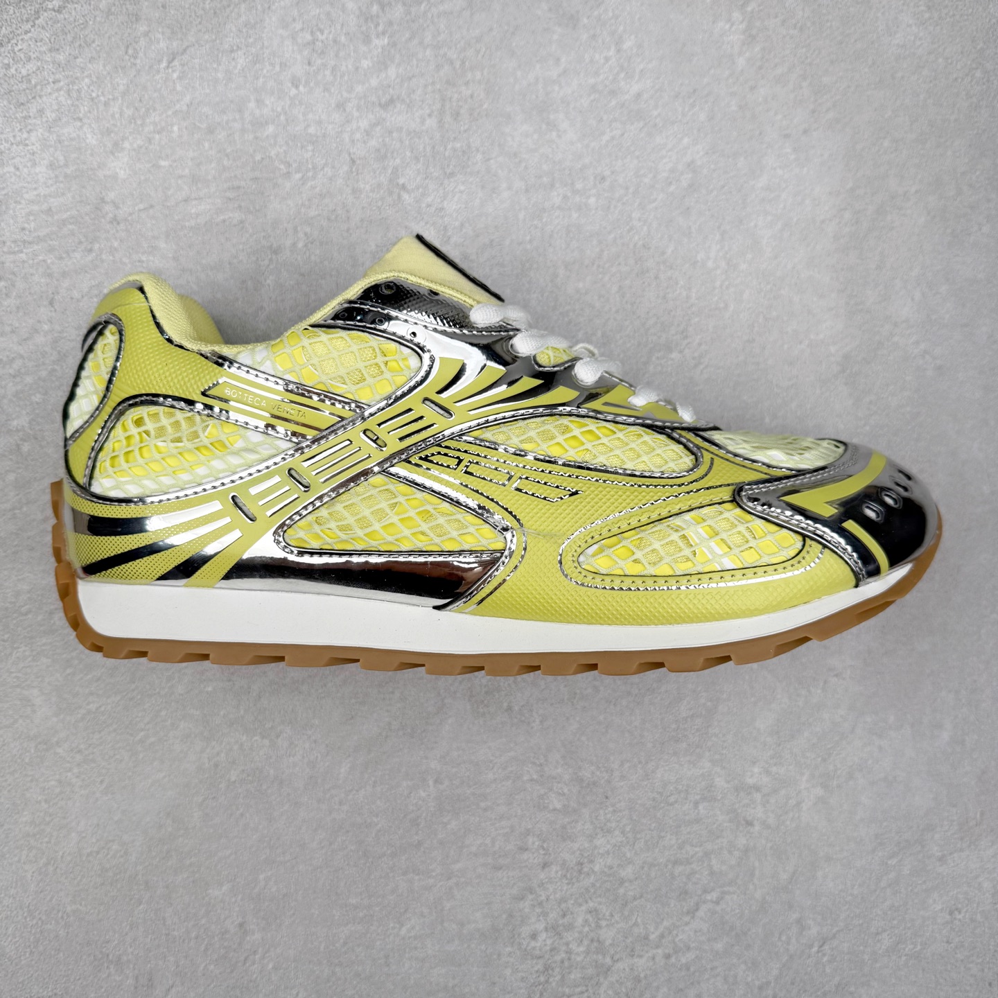 BOTTEGA VENETA Orbit Runner BV葆蝶家时尚休闲王一博同款老爹鞋运动鞋 原版开发 一比一打造 相似度百分之99以上 市场一梯队级别品质 区别市场任何标文顶级品质版本 采用轻质科技网布面料 搭配几何图案设计橡胶外底 王炸系列 高版本 认准套包工艺 实际增高很多哦 还是一样显腿细非常nice 耐玩耐造 对标对版 套包鞋工艺 认准高版本 大底选用拼色TPU大底 配置原版包装 尺码：35 36 37 38 39 40 41 42 43 44 45-选品中心