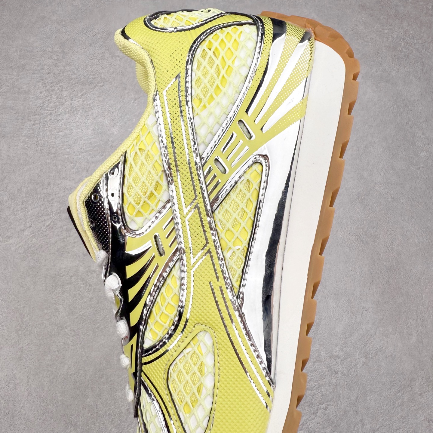 图片[7]-BOTTEGA VENETA Orbit Runner BV葆蝶家时尚休闲王一博同款老爹鞋运动鞋 原版开发 一比一打造 相似度百分之99以上 市场一梯队级别品质 区别市场任何标文顶级品质版本 采用轻质科技网布面料 搭配几何图案设计橡胶外底 王炸系列 高版本 认准套包工艺 实际增高很多哦 还是一样显腿细非常nice 耐玩耐造 对标对版 套包鞋工艺 认准高版本 大底选用拼色TPU大底 配置原版包装 尺码：35 36 37 38 39 40 41 42 43 44 45-选品中心