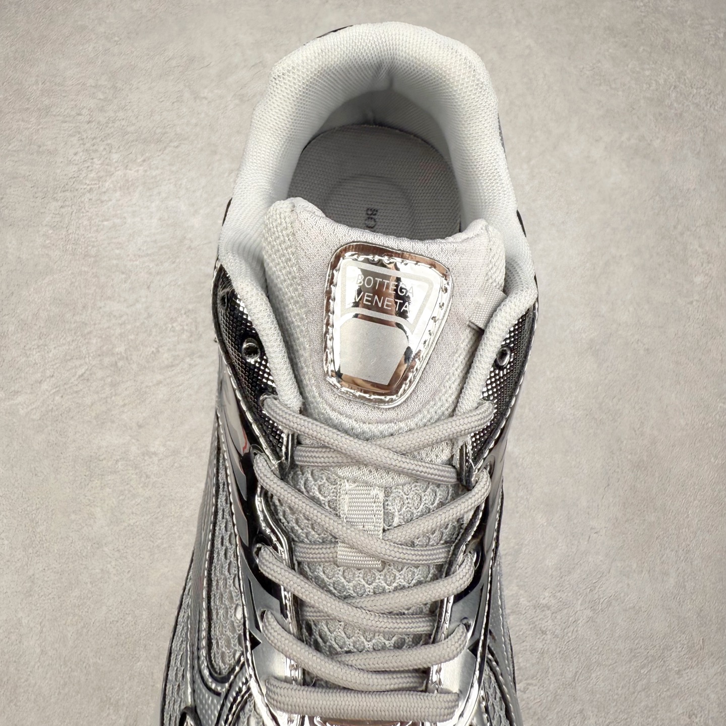 图片[5]-BOTTEGA VENETA Orbit Runner BV葆蝶家时尚休闲王一博同款老爹鞋运动鞋 原版开发 一比一打造 相似度百分之99以上 市场一梯队级别品质 区别市场任何标文顶级品质版本 采用轻质科技网布面料 搭配几何图案设计橡胶外底 王炸系列 高版本 认准套包工艺 实际增高很多哦 还是一样显腿细非常nice 耐玩耐造 对标对版 套包鞋工艺 认准高版本 大底选用拼色TPU大底 配置原版包装 尺码：35 36 37 38 39 40 41 42 43 44 45-选品中心