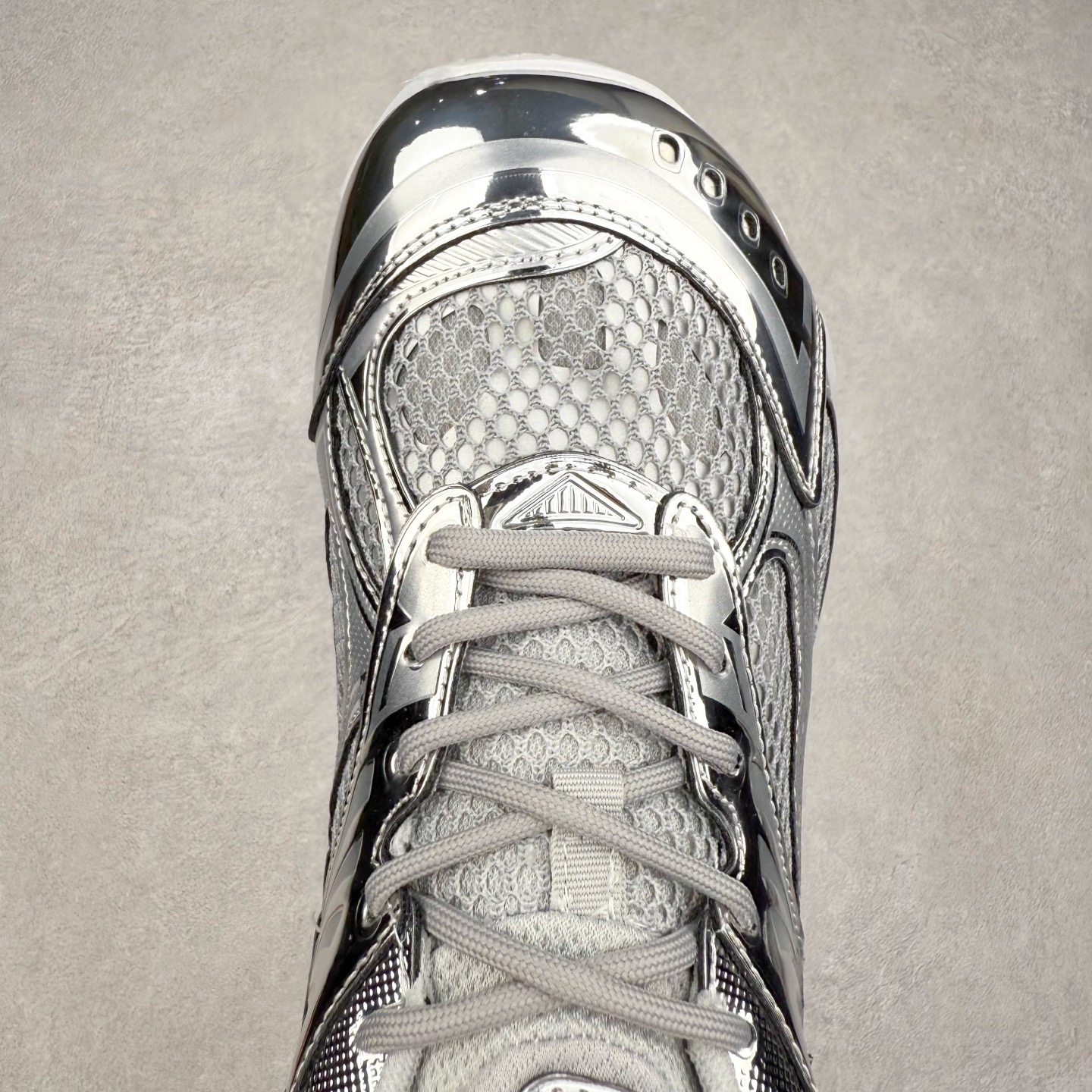 图片[4]-BOTTEGA VENETA Orbit Runner BV葆蝶家时尚休闲王一博同款老爹鞋运动鞋 原版开发 一比一打造 相似度百分之99以上 市场一梯队级别品质 区别市场任何标文顶级品质版本 采用轻质科技网布面料 搭配几何图案设计橡胶外底 王炸系列 高版本 认准套包工艺 实际增高很多哦 还是一样显腿细非常nice 耐玩耐造 对标对版 套包鞋工艺 认准高版本 大底选用拼色TPU大底 配置原版包装 尺码：35 36 37 38 39 40 41 42 43 44 45-选品中心