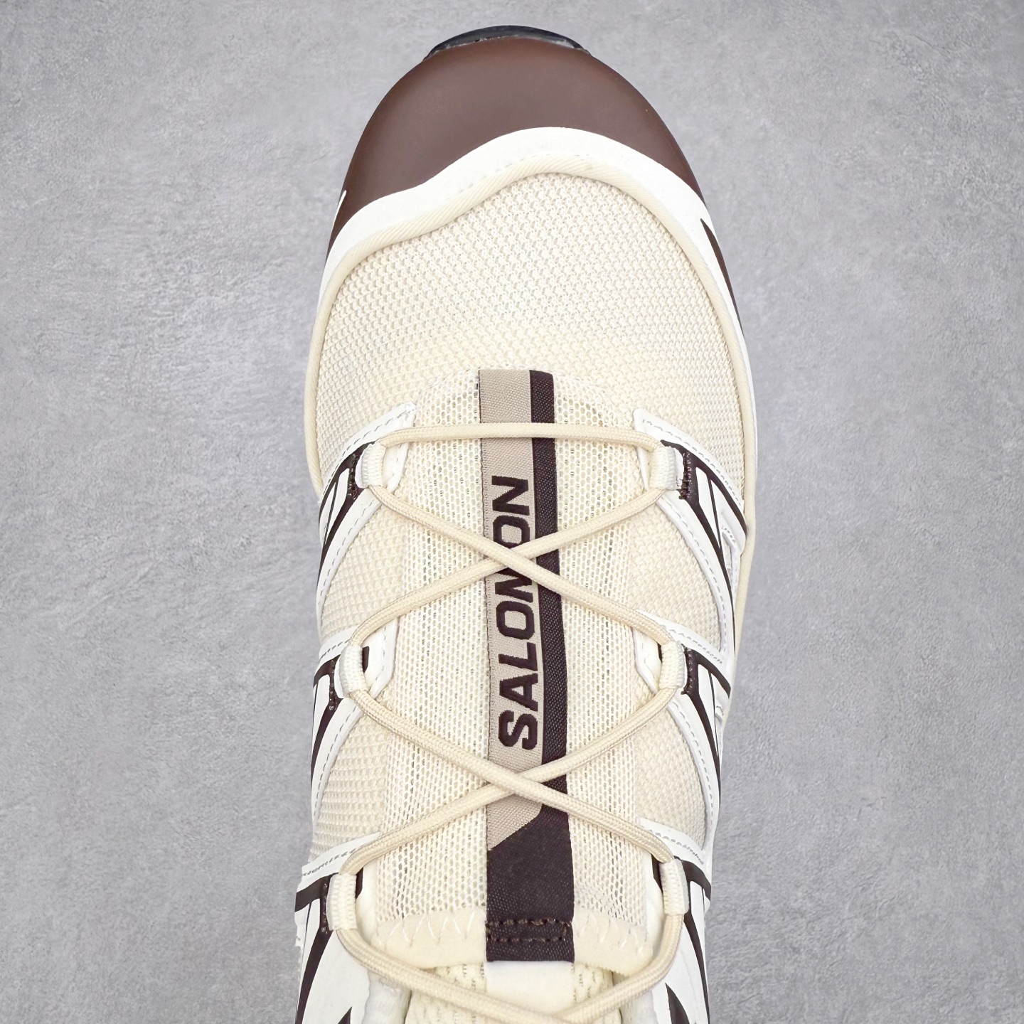 图片[4]-＃绿X Salomon XT-6 萨洛蒙复古潮流户外机能登山跑鞋 纯黑 417413 纯原外贸平台特供订单 耗时半年巨作 全套原纸板楦头开发 原厂特供网布配套加持 确保原汁原味 完美呈现版型 原档数据独家私模五层组合大底 男女鞋同步官方开发至46.5 原装Ortholite轻量化鞋垫 中底布带钢印编号 原厂TPU锁扣 进口港宝加持 后跟自然饱满 还原公司包裹性 鞋面以“锯齿”状的包裹系统呈现 在基色底之下加入了各种色点缀 将公司的最新技术和时尚前卫的造型融入耐用的长跑款式中 鞋面由 TPU 薄膜制成 并焊接在高耐磨网眼上 使其既时尚又坚固 由 ACS底盘支撑 可增强稳定性和支撑力 以及由橡胶凸耳 Contragrip外底覆盖的 EVA 缓冲中底 旨在应对崎岖的地形 鞋舌上的彩色Salomon 标签、Quicklace 系统以及鞋头、鞋舌和鞋跟上的附加品牌使细节更加完美 让穿着者可以轻松驾驭户外与通勤下的任何运动生活场景 无缝鞋身户外随意纵横 颜值与脚感兼备 出街通勤 绝对非常吸睛 你值得拥有 尺码：36 36.5 37.5 38 38.5 39 40 40.5 41 42 42.5 43 44 44.5 45 46 46.5 注意：偏小1码-选品中心