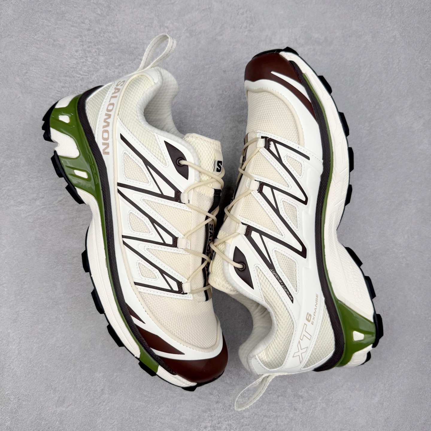 图片[3]-＃绿X Salomon XT-6 萨洛蒙复古潮流户外机能登山跑鞋 纯黑 417413 纯原外贸平台特供订单 耗时半年巨作 全套原纸板楦头开发 原厂特供网布配套加持 确保原汁原味 完美呈现版型 原档数据独家私模五层组合大底 男女鞋同步官方开发至46.5 原装Ortholite轻量化鞋垫 中底布带钢印编号 原厂TPU锁扣 进口港宝加持 后跟自然饱满 还原公司包裹性 鞋面以“锯齿”状的包裹系统呈现 在基色底之下加入了各种色点缀 将公司的最新技术和时尚前卫的造型融入耐用的长跑款式中 鞋面由 TPU 薄膜制成 并焊接在高耐磨网眼上 使其既时尚又坚固 由 ACS底盘支撑 可增强稳定性和支撑力 以及由橡胶凸耳 Contragrip外底覆盖的 EVA 缓冲中底 旨在应对崎岖的地形 鞋舌上的彩色Salomon 标签、Quicklace 系统以及鞋头、鞋舌和鞋跟上的附加品牌使细节更加完美 让穿着者可以轻松驾驭户外与通勤下的任何运动生活场景 无缝鞋身户外随意纵横 颜值与脚感兼备 出街通勤 绝对非常吸睛 你值得拥有 尺码：36 36.5 37.5 38 38.5 39 40 40.5 41 42 42.5 43 44 44.5 45 46 46.5 注意：偏小1码-选品中心