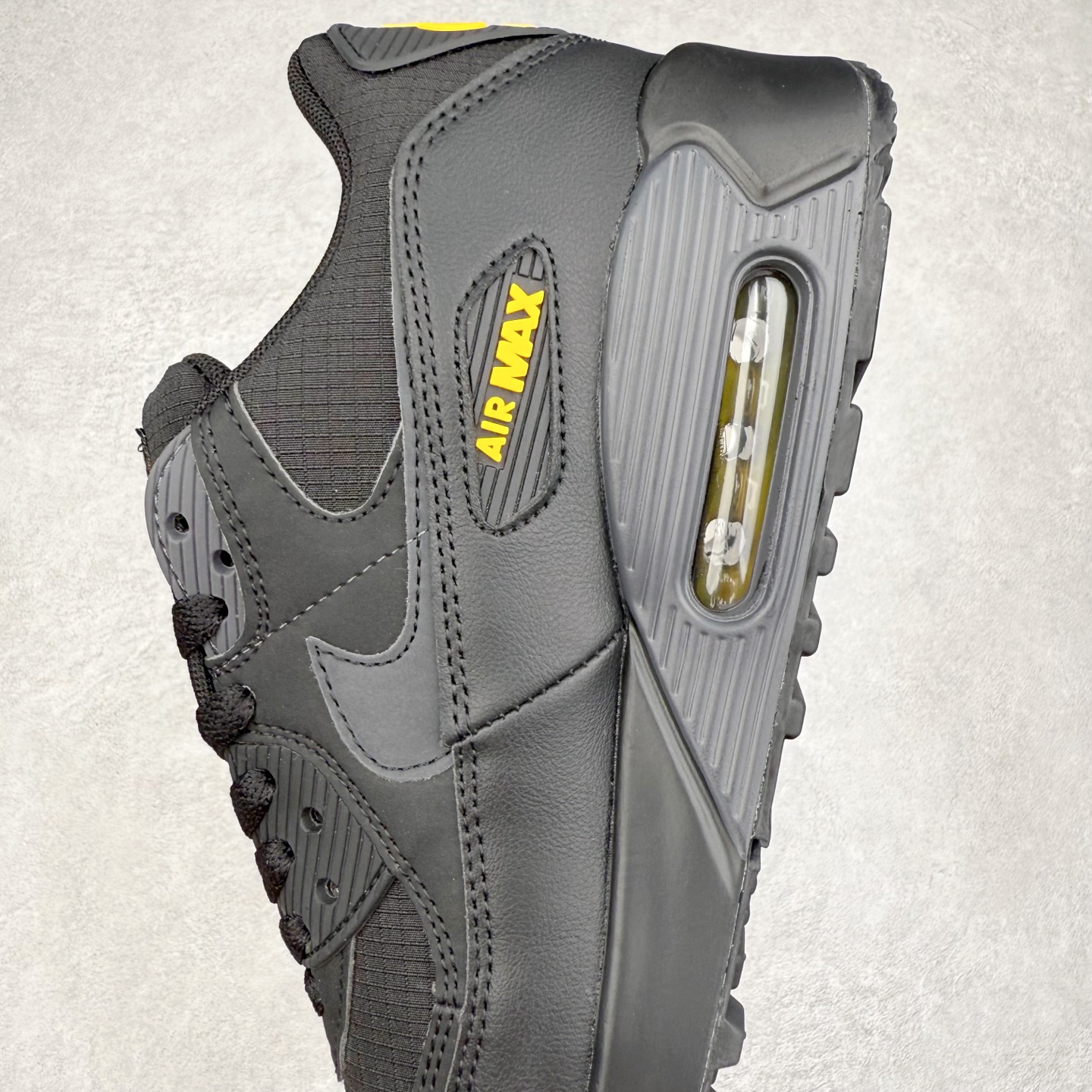 图片[7]-＃MX版 NK Air MAX 90 气垫复古减震跑步鞋 IB7680-001 经典重温 独家陆续补货 外单专供大厂出品 品质稳定 一百余色 终端操作 Air Max 90于1990年推出 来自Air Max系列 在Air Max 1的基础上改进而得 增加了气垫面积 外型上也更为流线 最特別的就是加入了菱纹塑胶嵌板 为Air Max 90增添了许多潮流气息 皮革鞋面 造就出色耐穿性和支撑力 Max Air缓震配置搭配泡棉中底 令Air Max 90轻盈而舒适 华夫格橡胶外底 铸就Air Max 90非凡的抓地力 而Air Max 90不仅是一双跑鞋 它成功跨越了时间的演进 成为了球鞋文化与潮流圈中最熟为人知的鞋款之一 尺码：36 36.5 37.5 38 38.5 39 40 40.5 41 42 42.5 43 44 44.5 45-选品中心