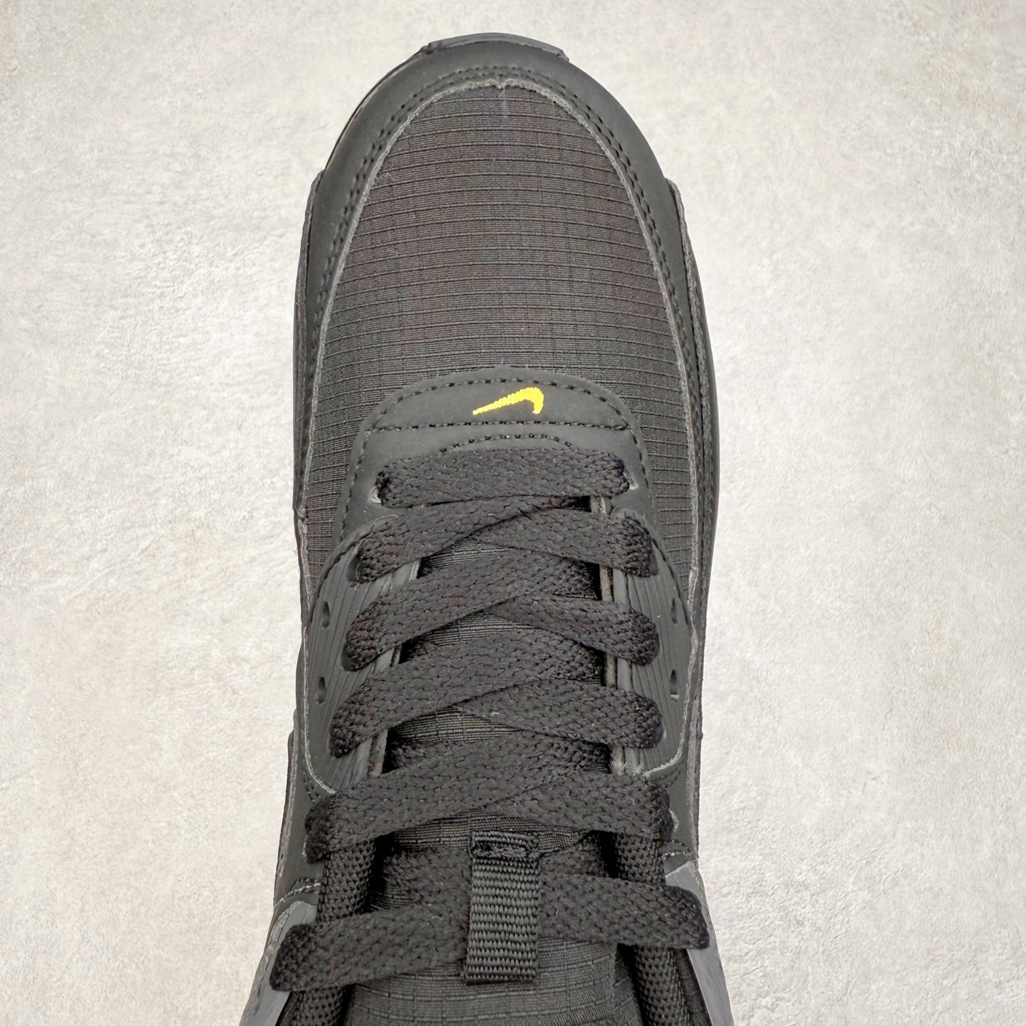 图片[4]-＃MX版 NK Air MAX 90 气垫复古减震跑步鞋 IB7680-001 经典重温 独家陆续补货 外单专供大厂出品 品质稳定 一百余色 终端操作 Air Max 90于1990年推出 来自Air Max系列 在Air Max 1的基础上改进而得 增加了气垫面积 外型上也更为流线 最特別的就是加入了菱纹塑胶嵌板 为Air Max 90增添了许多潮流气息 皮革鞋面 造就出色耐穿性和支撑力 Max Air缓震配置搭配泡棉中底 令Air Max 90轻盈而舒适 华夫格橡胶外底 铸就Air Max 90非凡的抓地力 而Air Max 90不仅是一双跑鞋 它成功跨越了时间的演进 成为了球鞋文化与潮流圈中最熟为人知的鞋款之一 尺码：36 36.5 37.5 38 38.5 39 40 40.5 41 42 42.5 43 44 44.5 45-选品中心